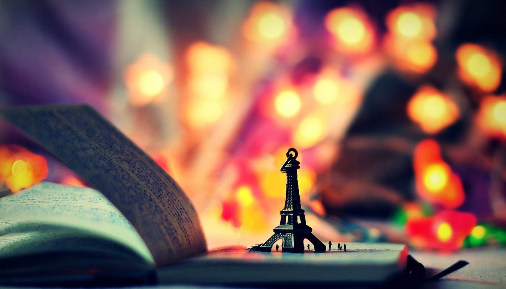 Books Eiffel Tower Replica Blurred Macro 1680x961