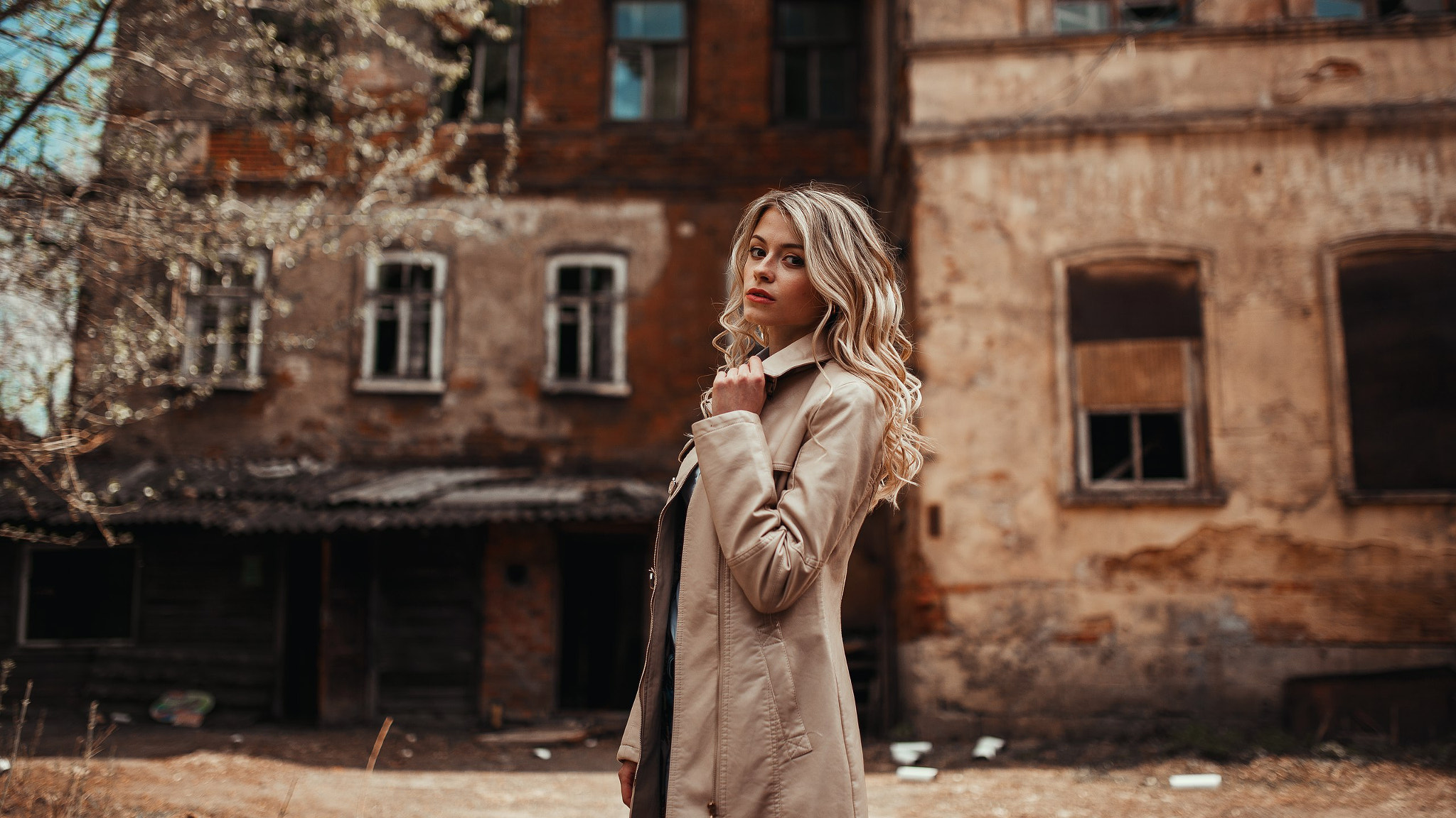 Women Blonde Coats Looking At Viewer Ruins Brown Eyes Egor Konabevtsev White Coat 2048x1152