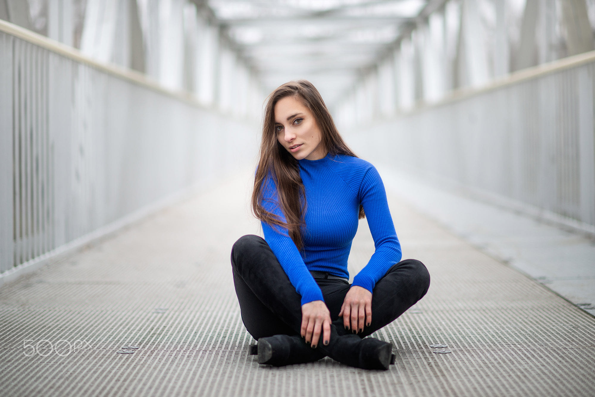 Women Model Portrait 500px Brunette Looking At Viewer Depth Of Field Long Hair Sitting Sweater Bridg 2000x1335