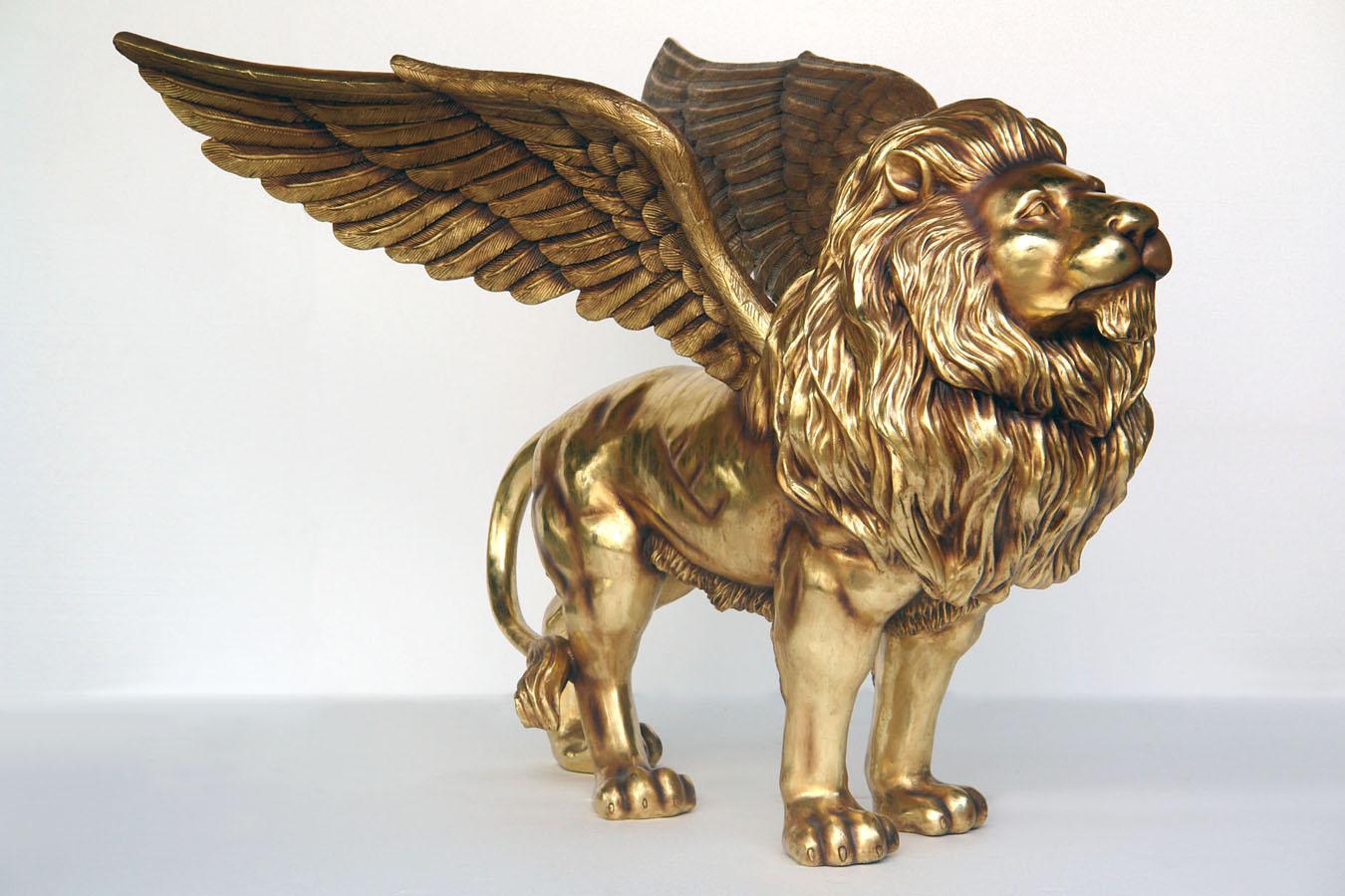 Lion 1350x900
