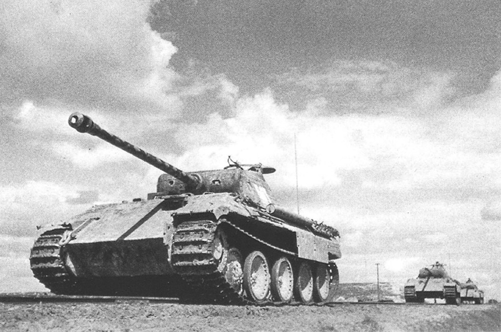 Military Panther Tank 1600x1060