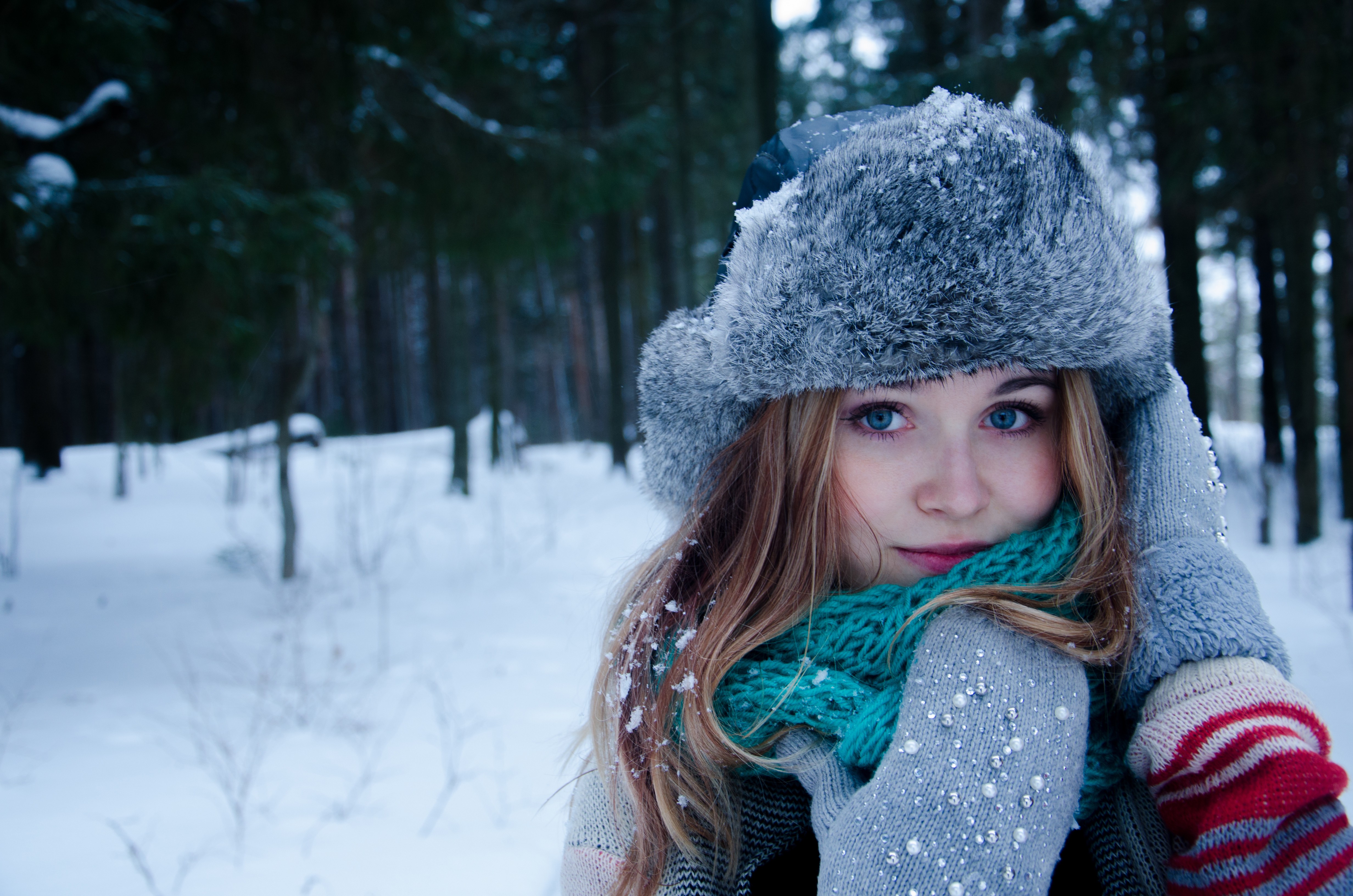 Winter Women Gloves Long Hair Blue Eyes Women Blonde Funny Hats Women Outdoors Snow 4928x3264