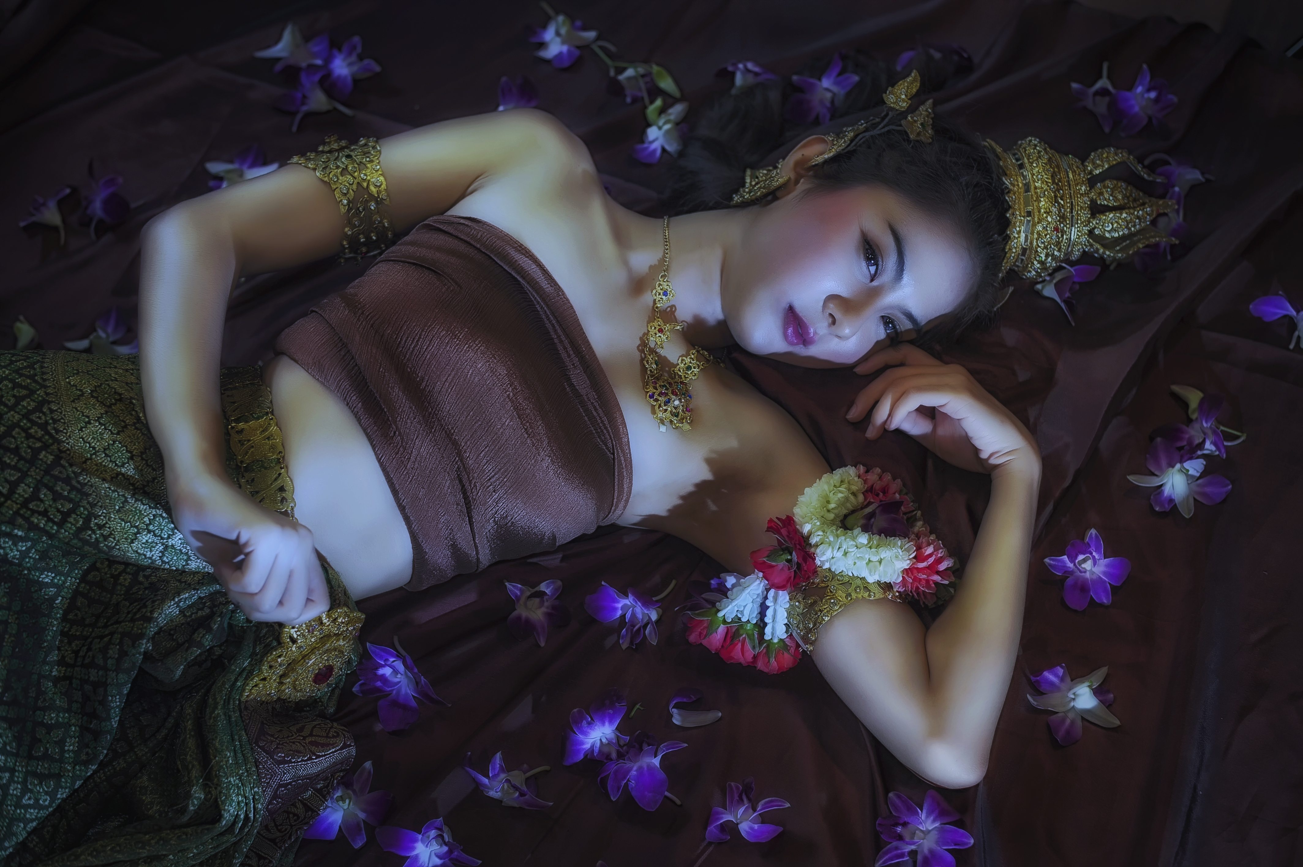 Oriental Asian Girl Woman Thai Model Dress Thailand Bride Wedding Dress Traditional Costume Jewelry  4256x2832
