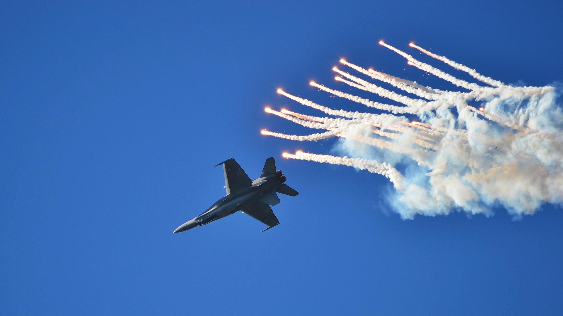 Aircraft Military Aircraft McDonnell Douglas F A 18 Hornet Flares Smoke 1920x1080