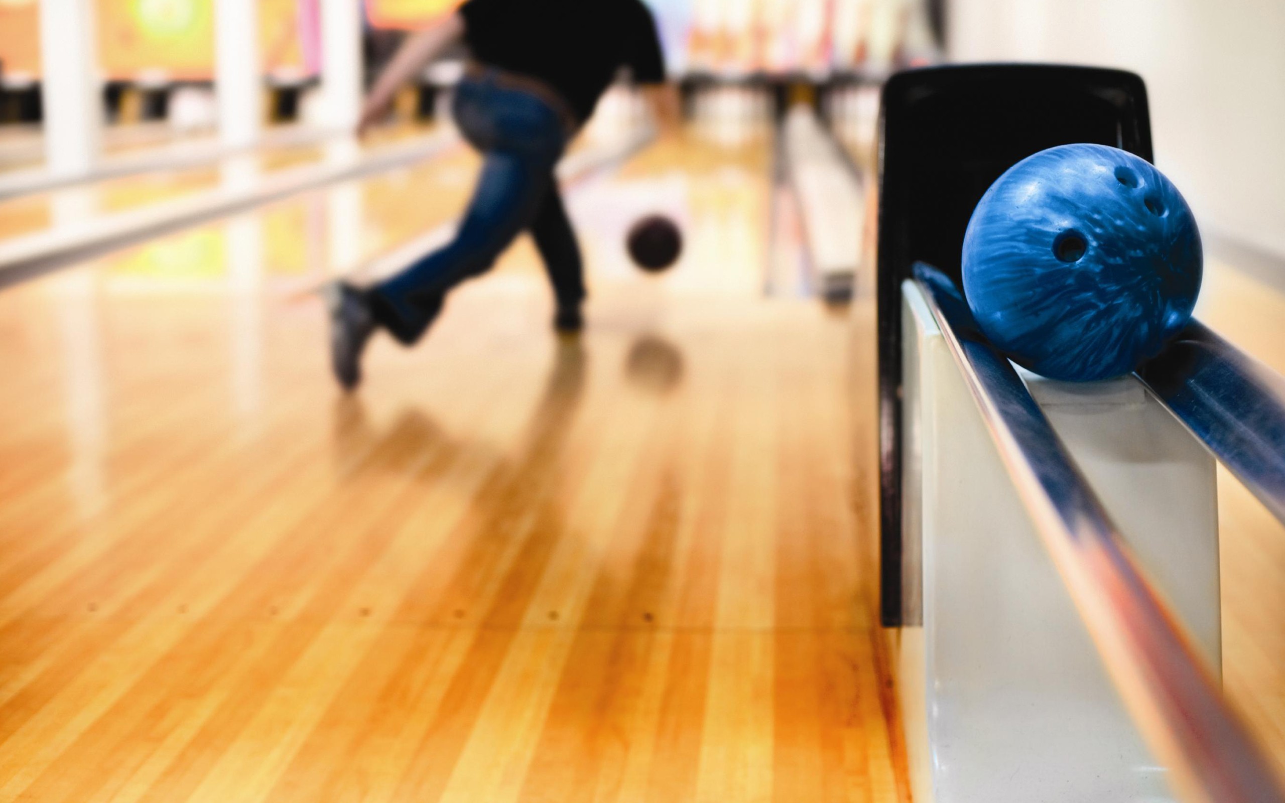 Bowling Bowling Balls Photography Depth Of Field 2560x1600