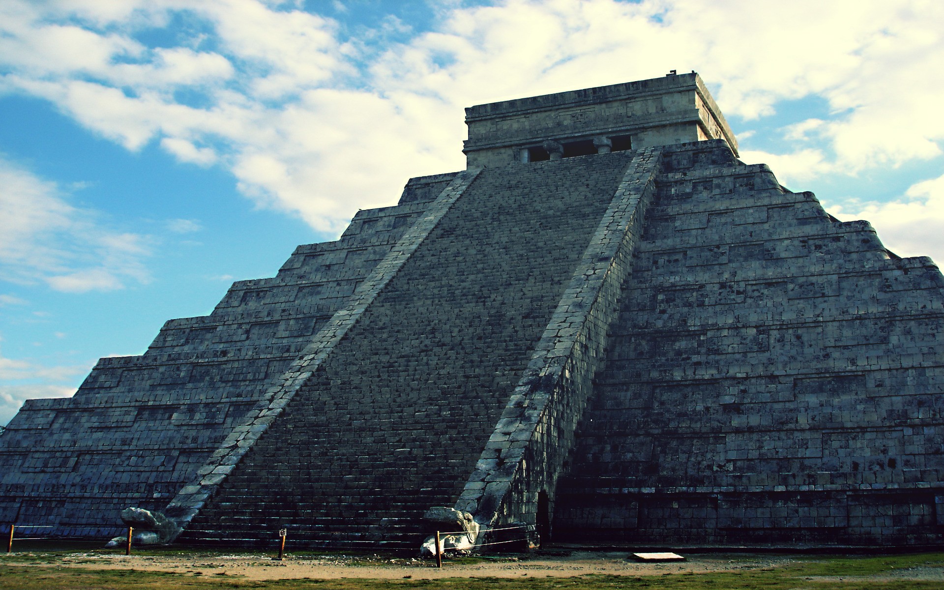 Cityscape Chichen Itza Pyramid 1920x1200