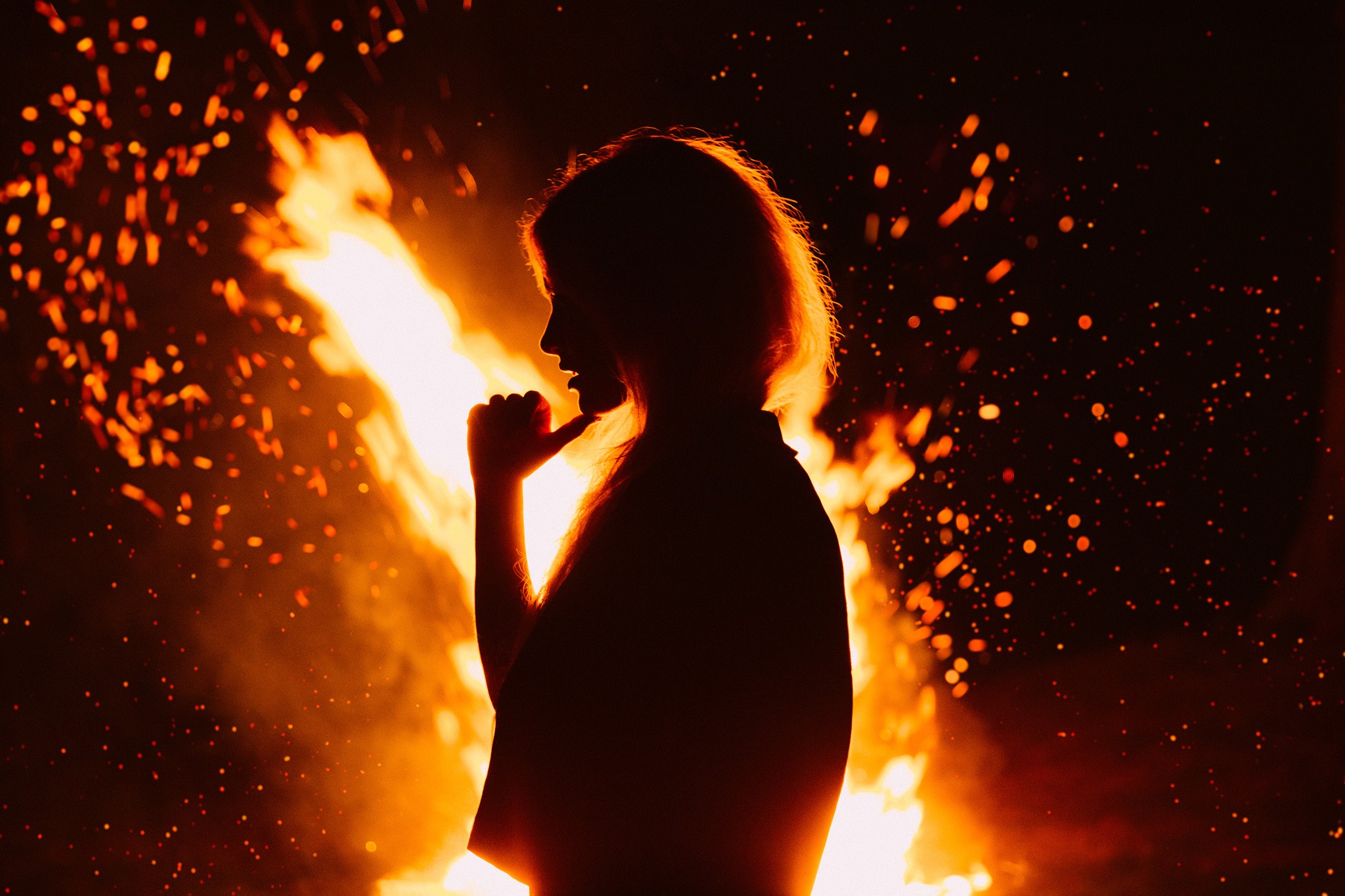 Women Silhouette Dark Portrait Fire Sparks Lights Haze Backlighting 2048x1366