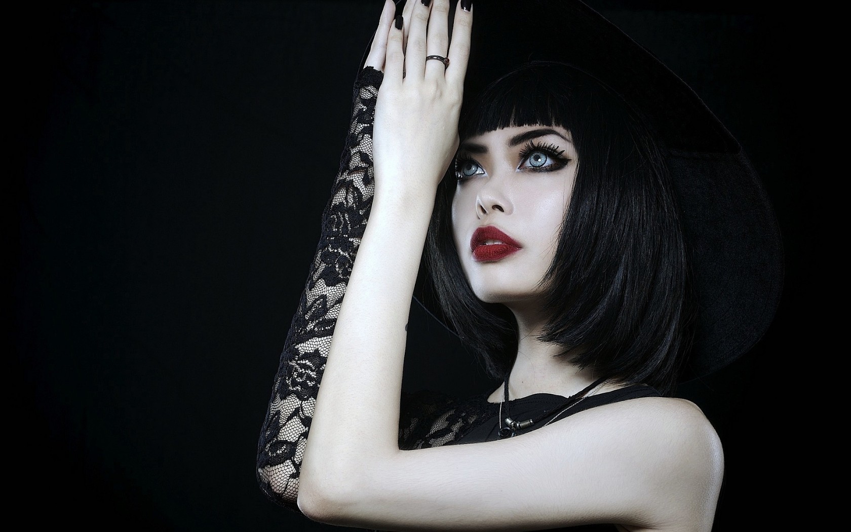 Model Women Fake Iris Black Hair Smoky Eyes Red Lipstick Doll Black Clothing Witch 1680x1050