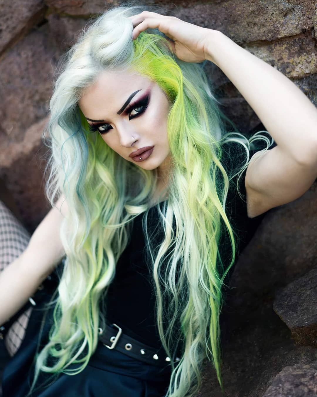 Women Model Green Hair Long Hair Straight Hair Dyed Hair Lipstick Eyeshadow Mascara Makeup Touching  1080x1350