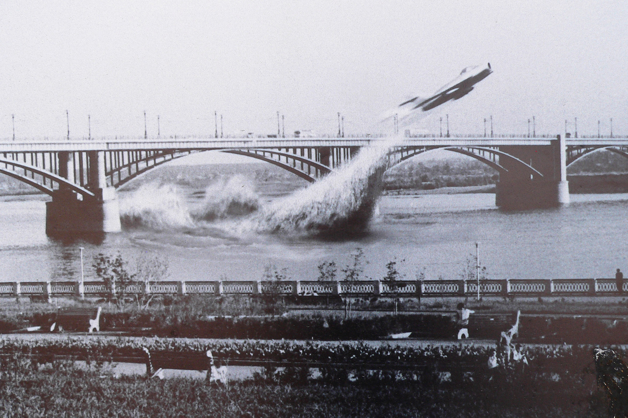 Photography Monochrome Airplane Aircraft River Bridge Waves Flying Vintage Old Photos Russia Novosib 1280x852