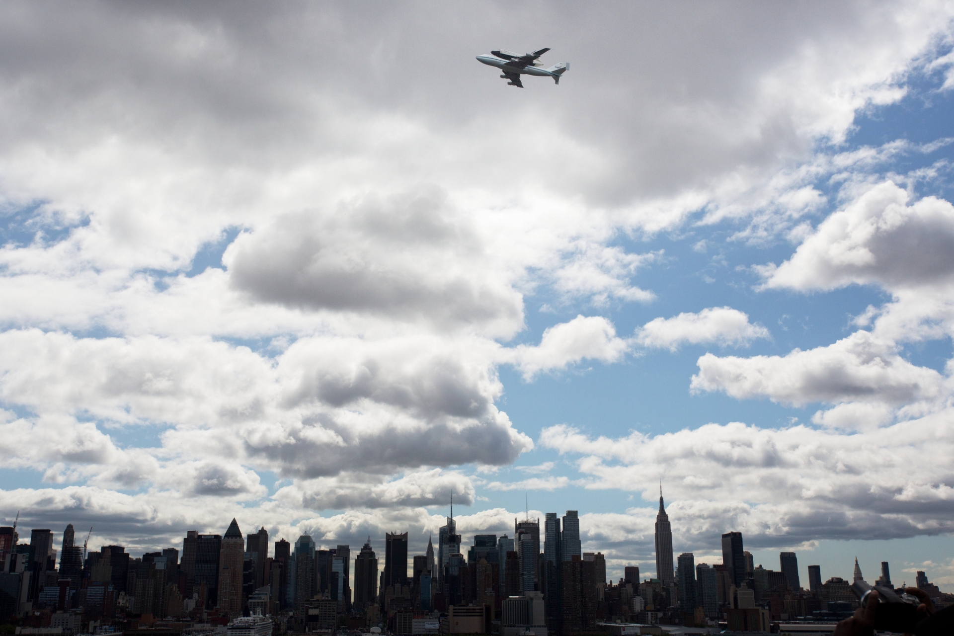 New York Building Skyscraper Airplane Shuttle Cloud Space Shuttle Cityscape 1920x1280