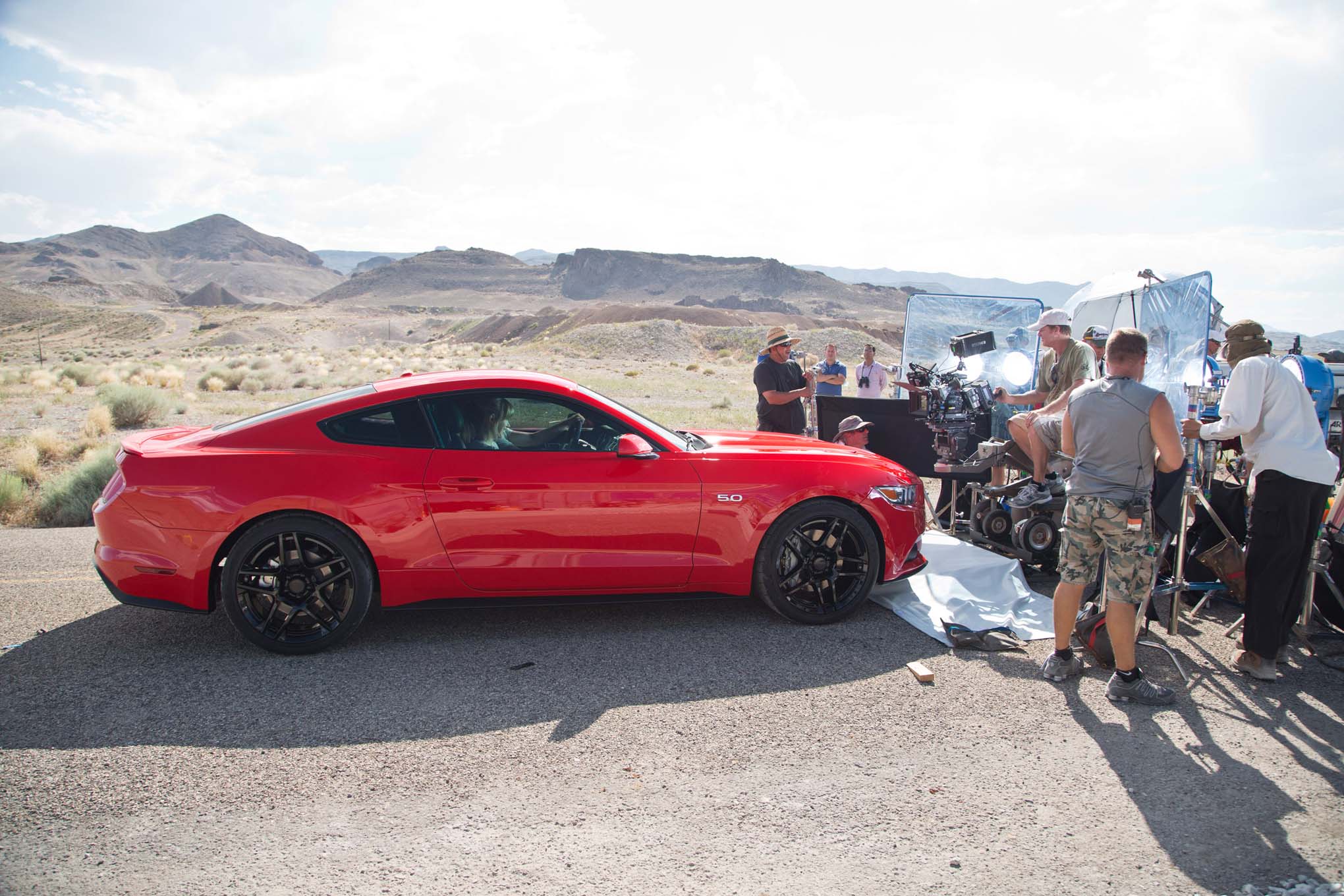 Ford Mustang Desert Red Cars Vehicle Film Set 2040x1360