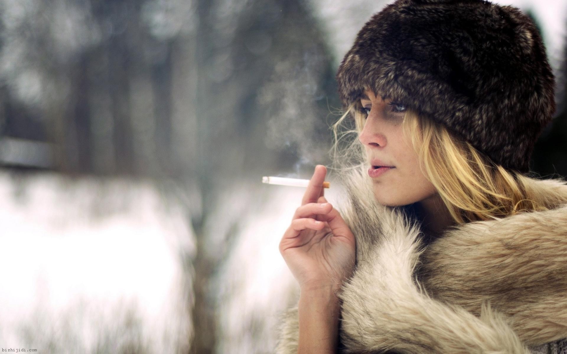 Women Fur Coats Smoking Fluffy Hat Women Outdoors Model Blonde 1920x1200