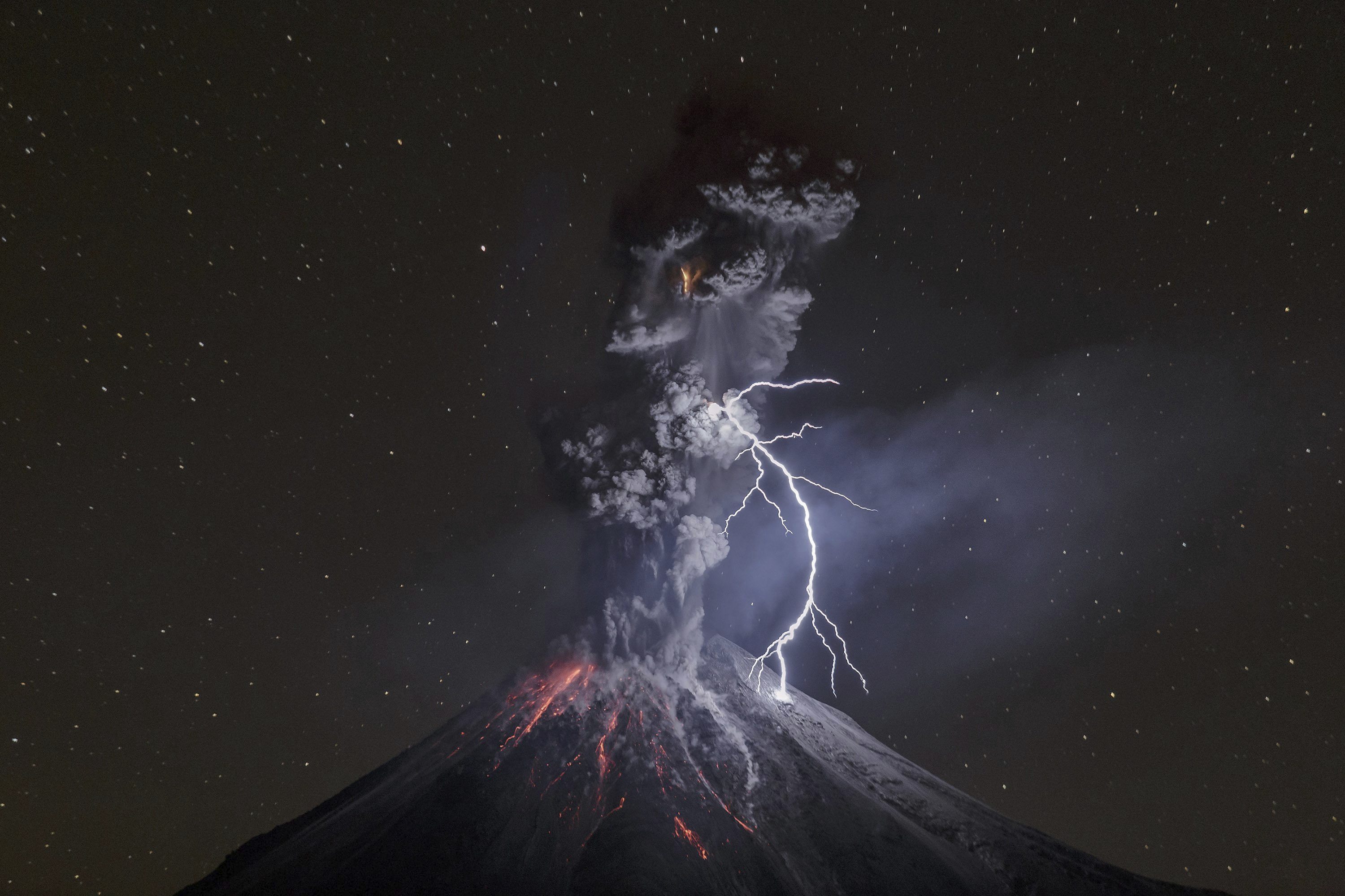 Bali Volcano Lightning Clouds 3000x2000