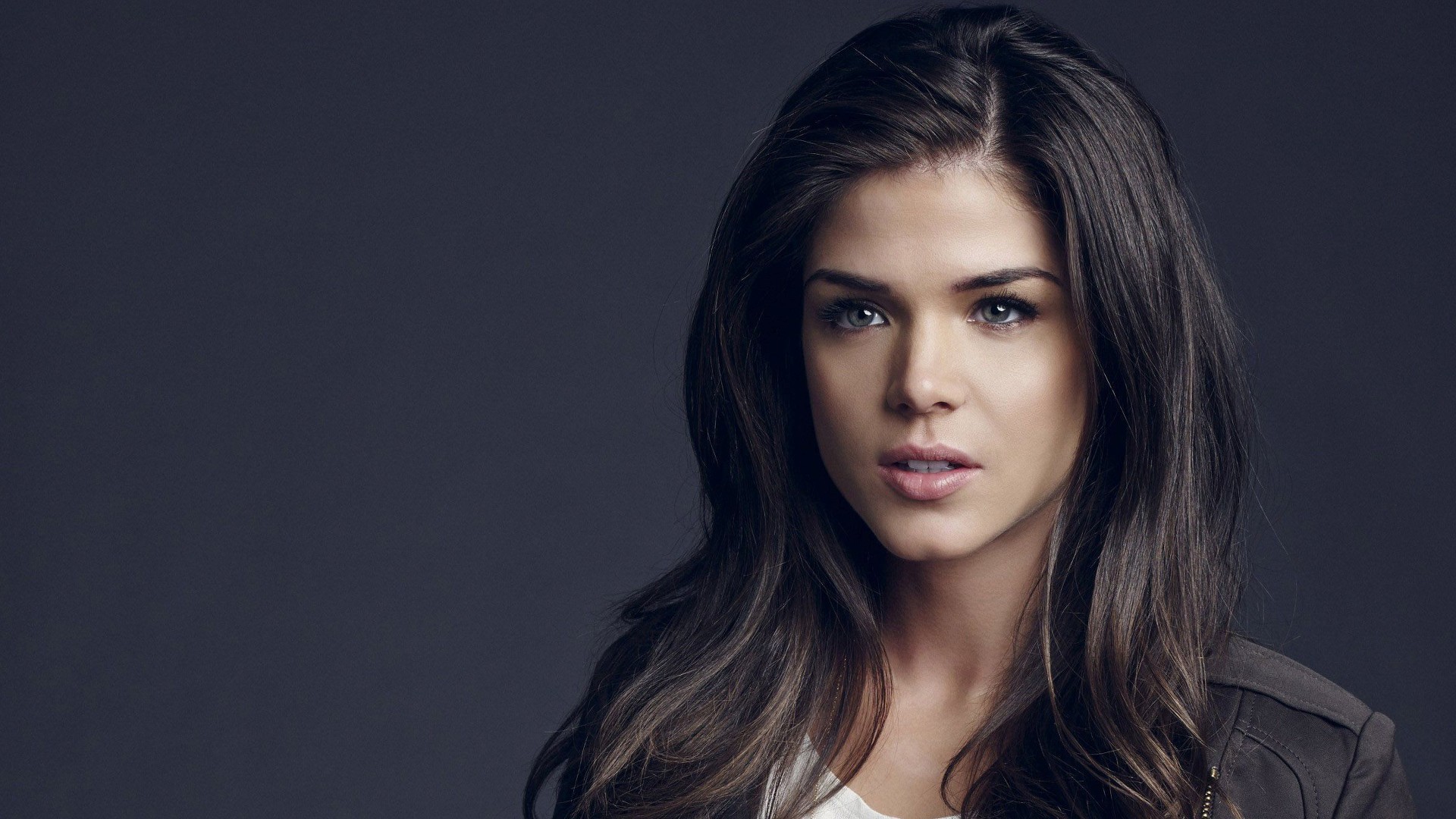 Marie Avgeropoulos Brunette Long Hair Portrait Green Eyes Wallpaper ...