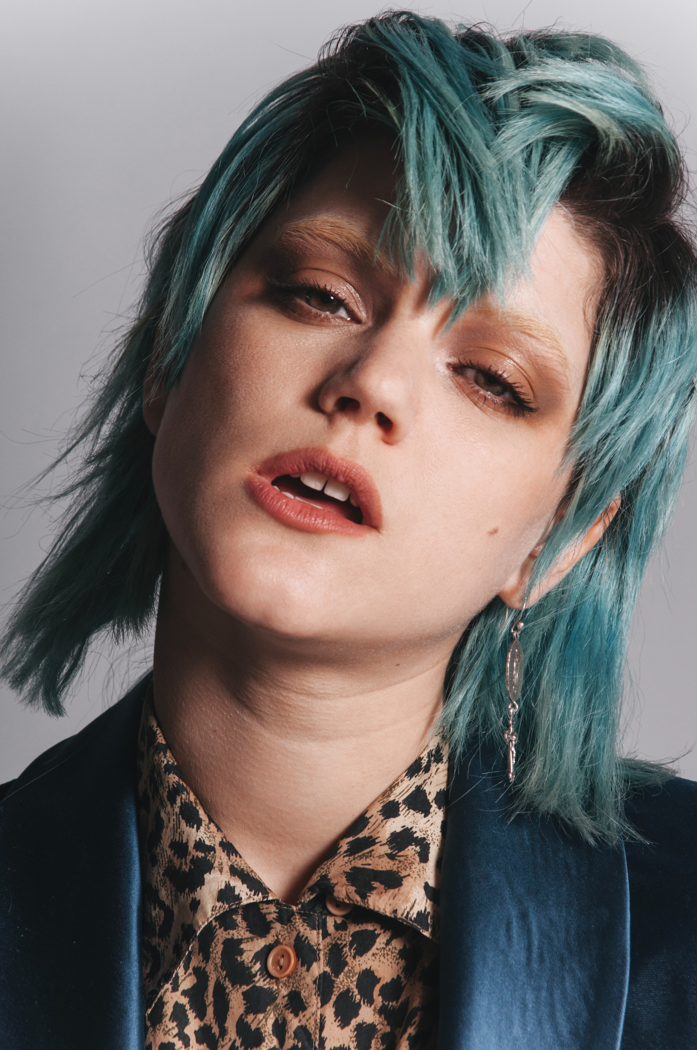 SoKo Singer Neon Hair Women 2848x4288