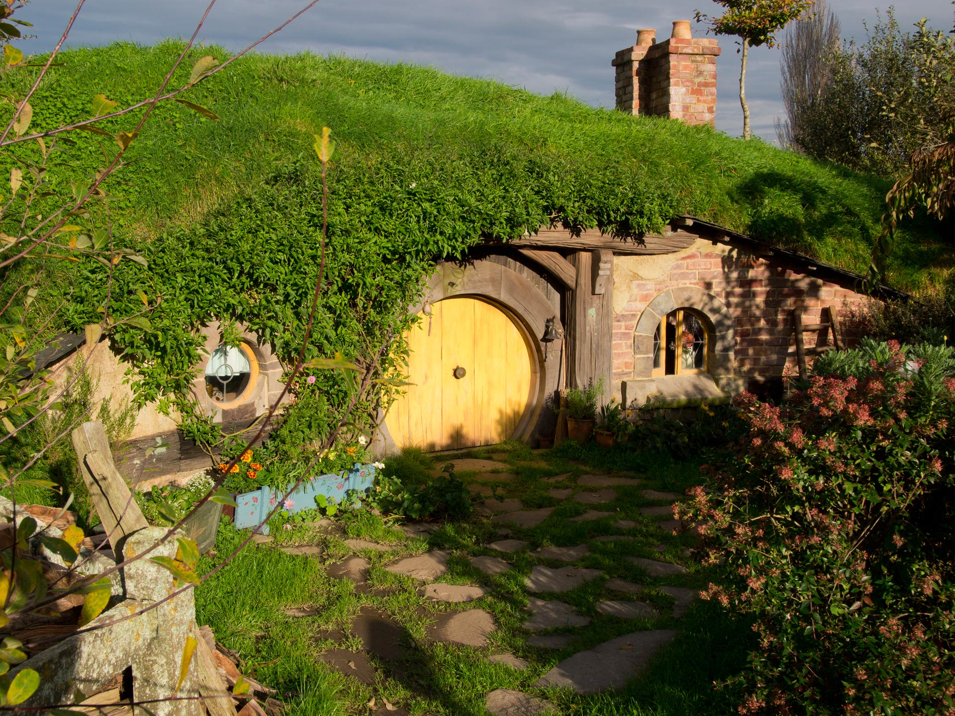 Man Made Hobbiton 1920x1440