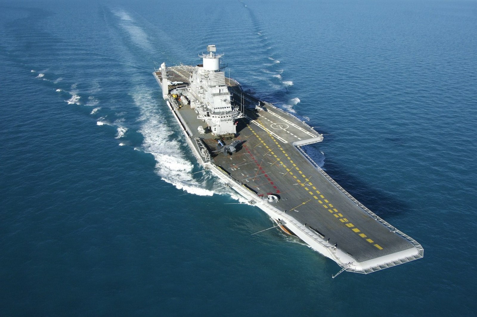 Aircraft Carrier INS Vikramaditya Indian Navy 1600x1066