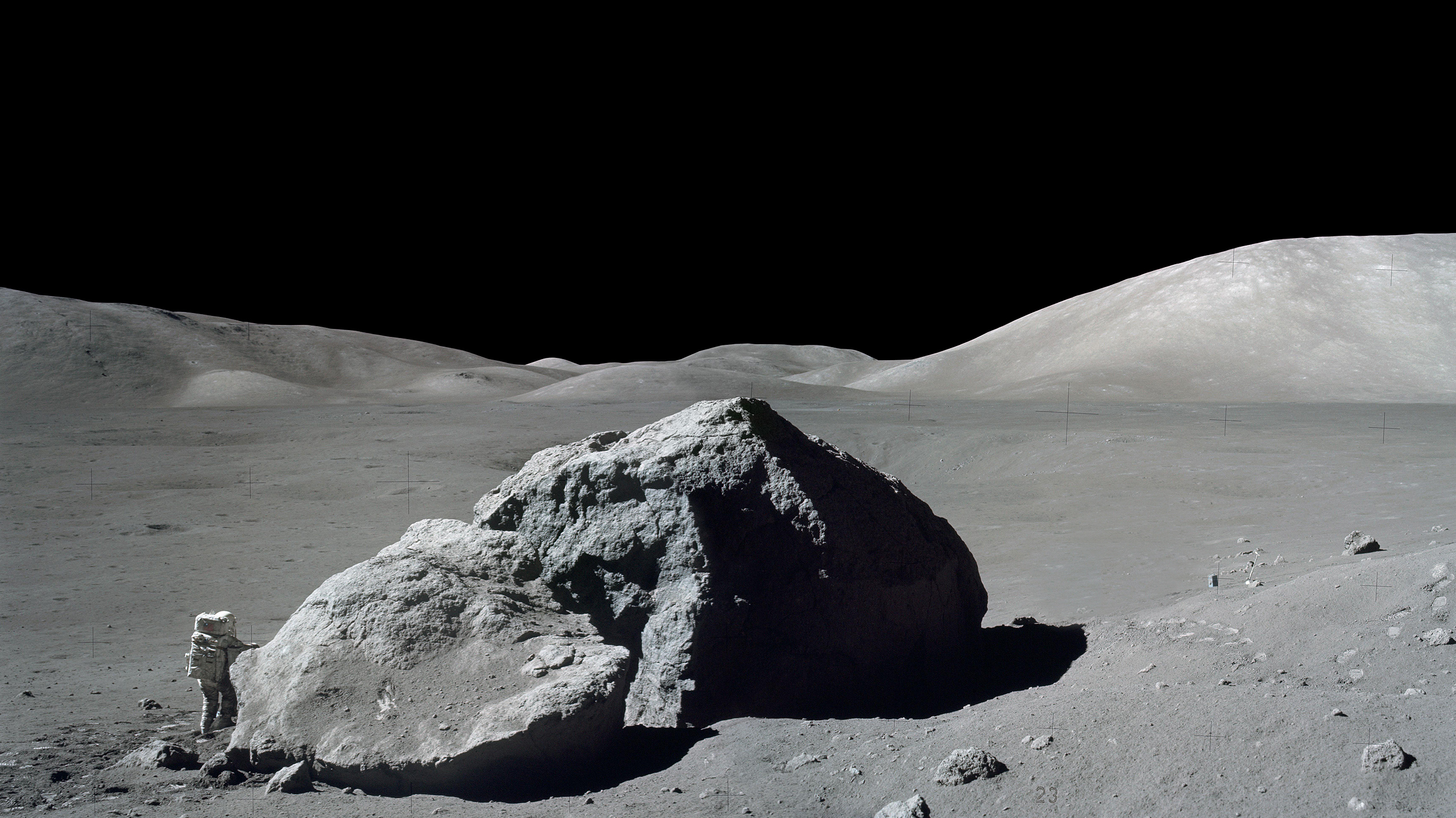 Astronaut Moon Space Photography Apollo Landscape 2560x1440