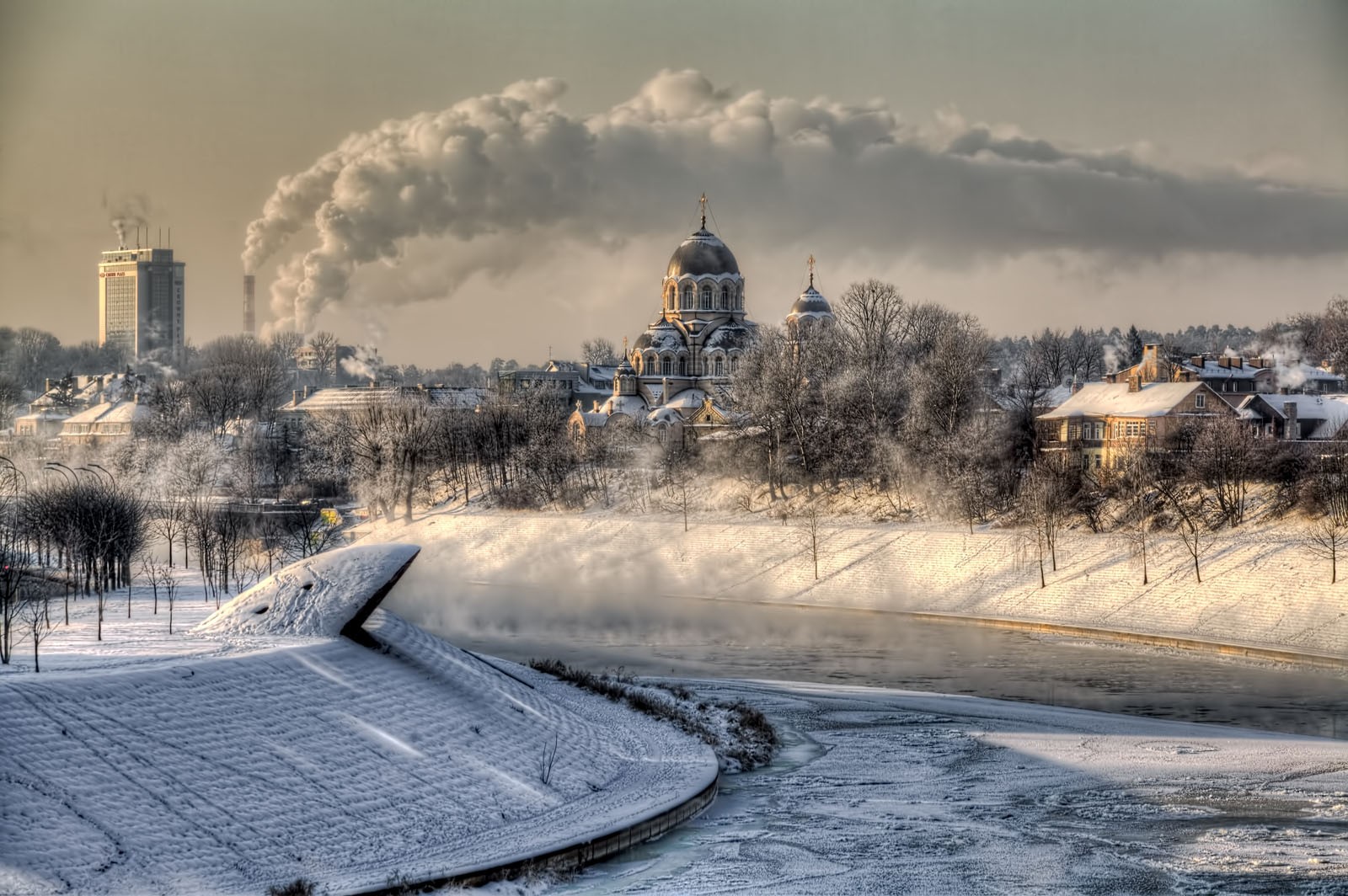 Architecture City Cityscape Trees Building Lithuania Landscape Winter Snow Cathedral Smoke Chimneys  1600x1064