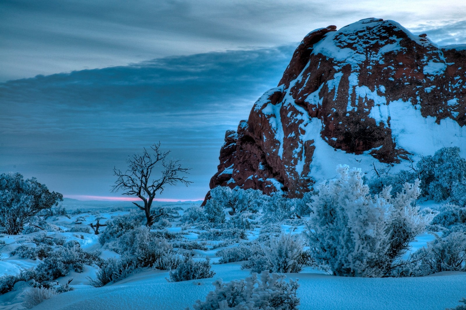 Nature Landscape Winter Sunset Snow Rock Shrubs Arches National Park Cyan Clouds Blue 1600x1064