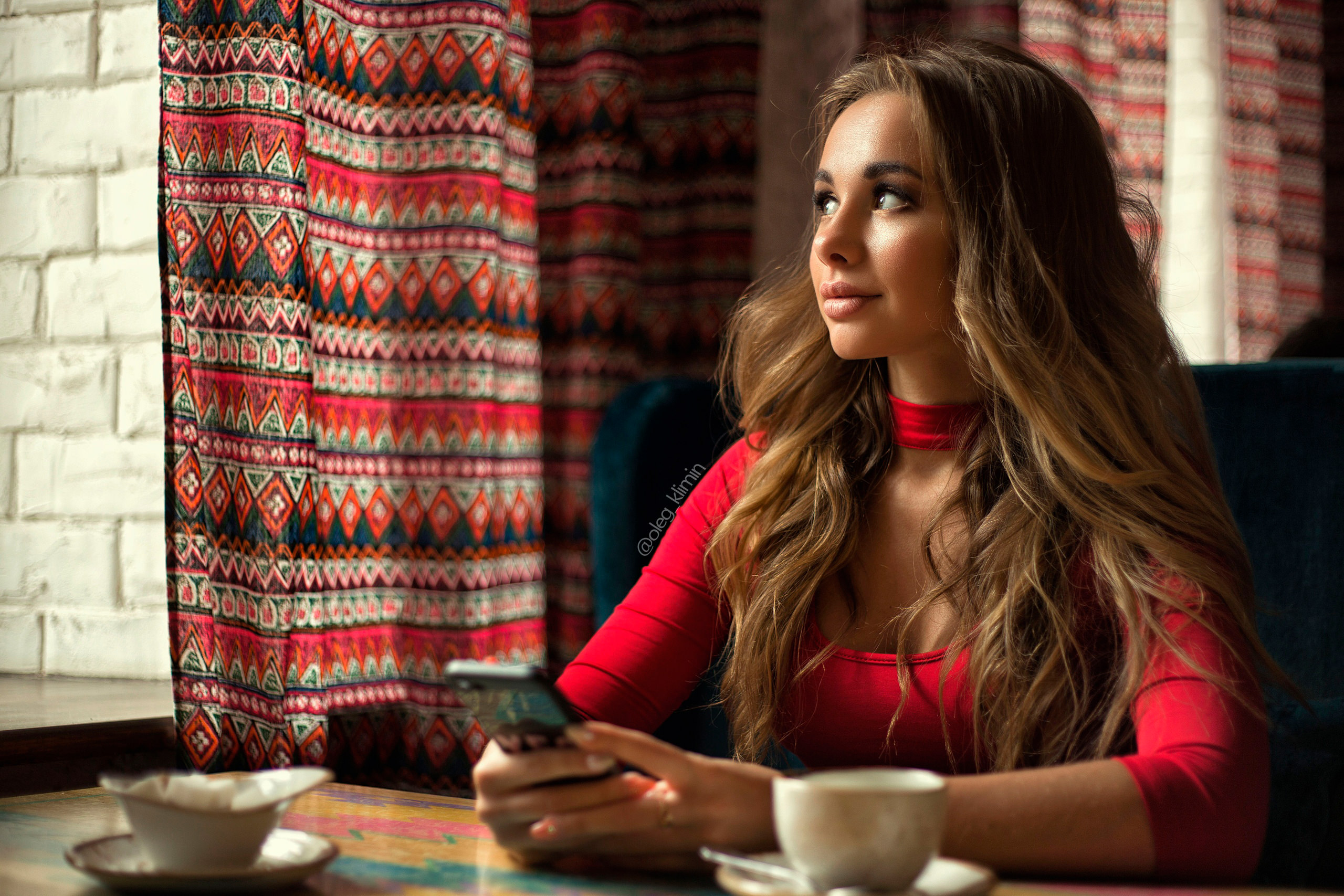 Women Oleg Klimin Aniuta Semianova Looking Away Red Clothing Table Model Brunette Red Tops Cellphone 2560x1707