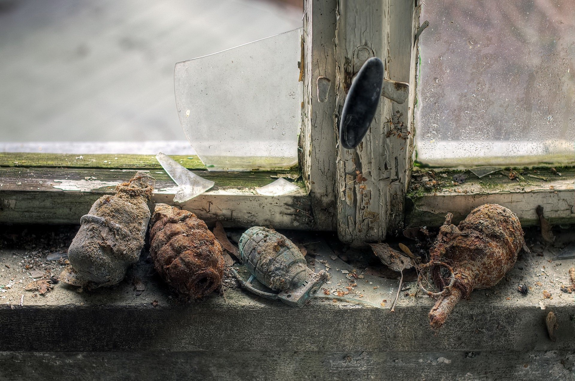 Old Rust Ruin Abandoned Grenades Broken Glass Window 1920x1272