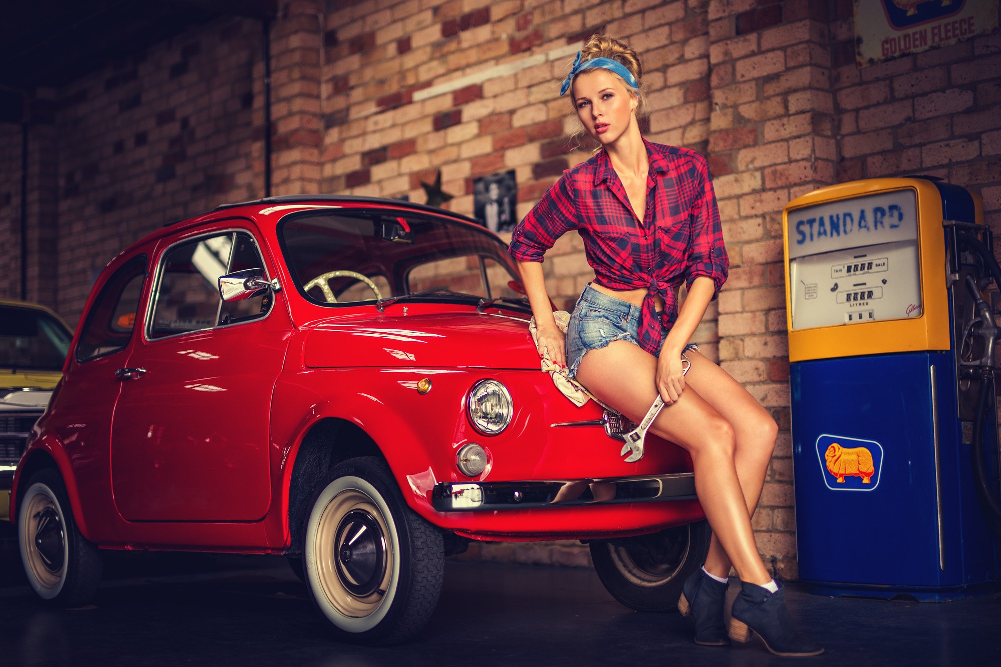 Vehicle Car Women Model Fiat 500 Low Angle 2000x1333