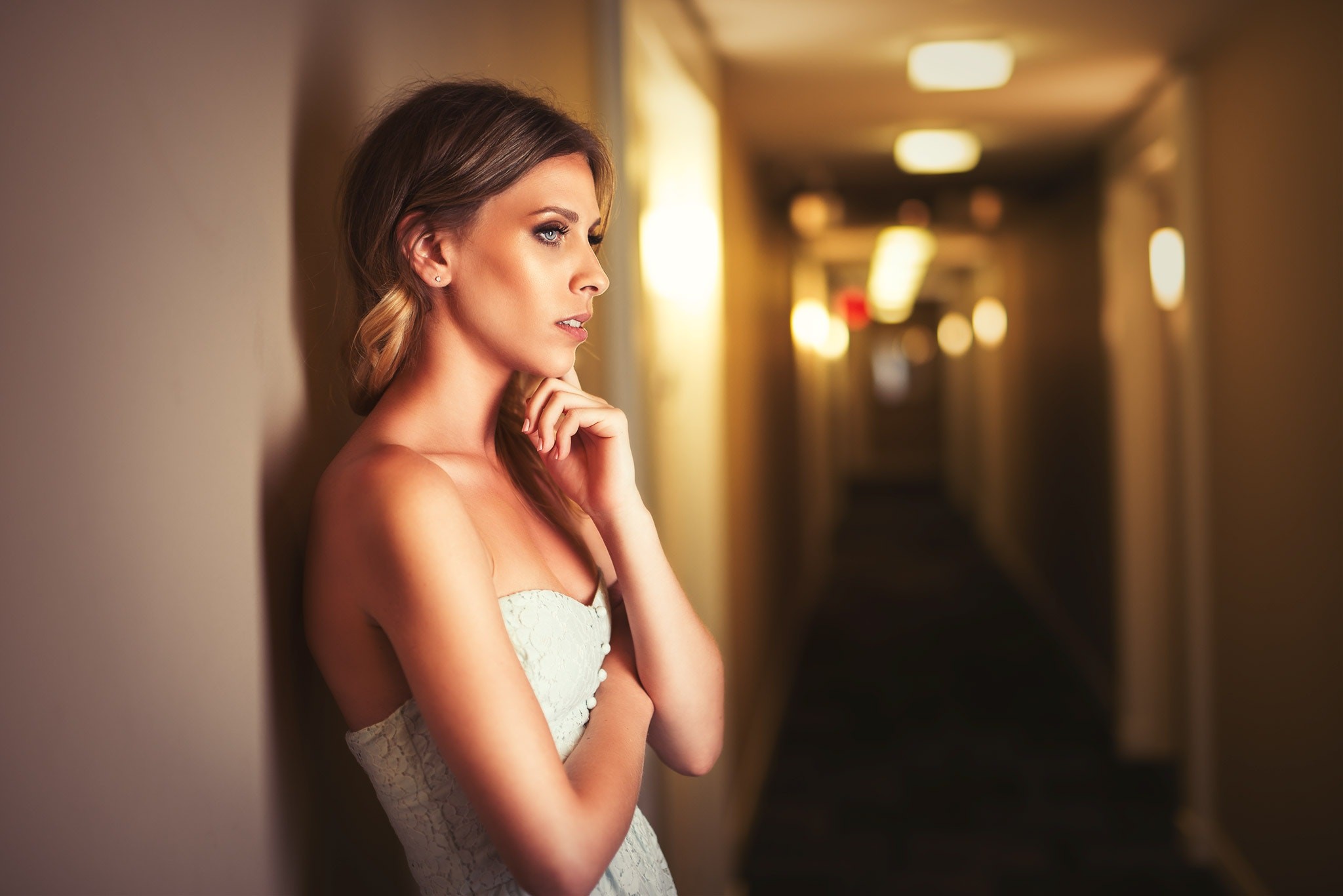 Women Hallway Bare Shoulders 500px Kyle Cong 2048x1367