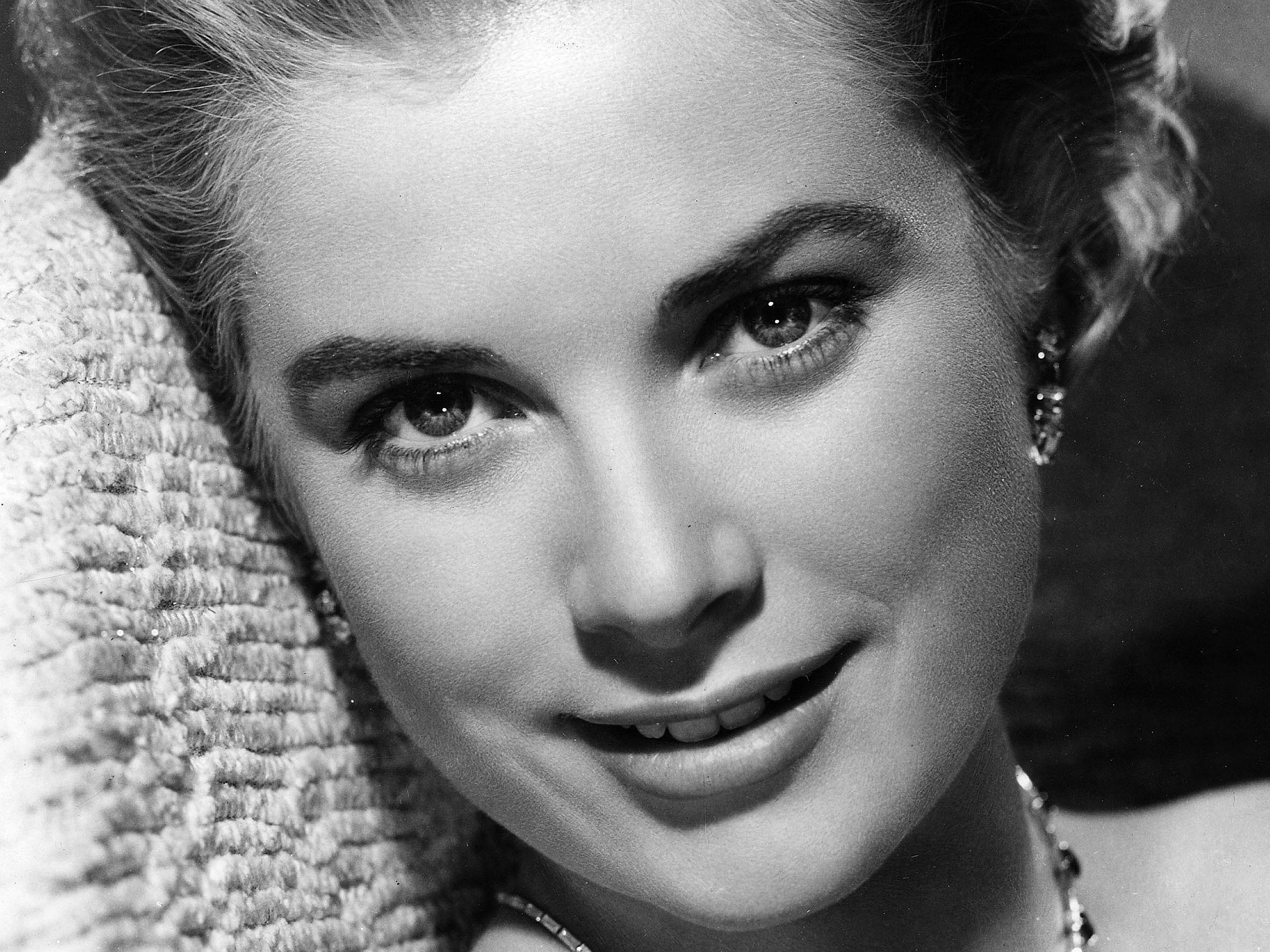 Grace Kelly 2560x1919