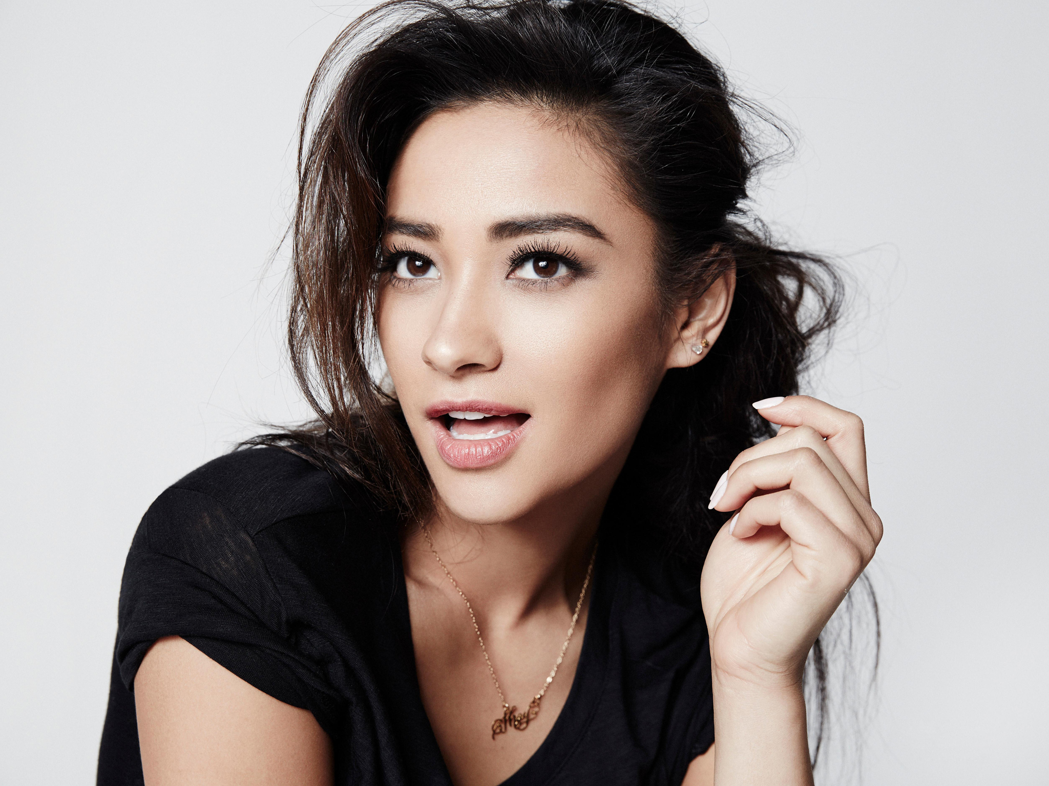 Shay Mitchell Women Actress Brunette Simple Background Model 2048x1536