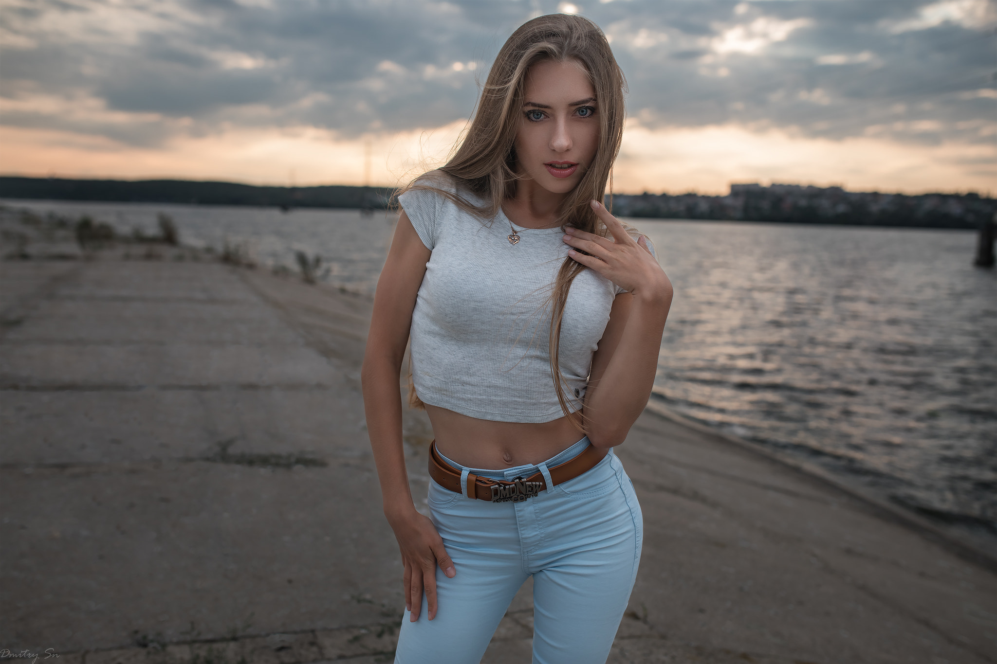 Women Jeans Necklace Portrait Blue Eyes Brunette Dmitry Shulgin Dmitry Sn Viktoria Babkina Victoria 2048x1365