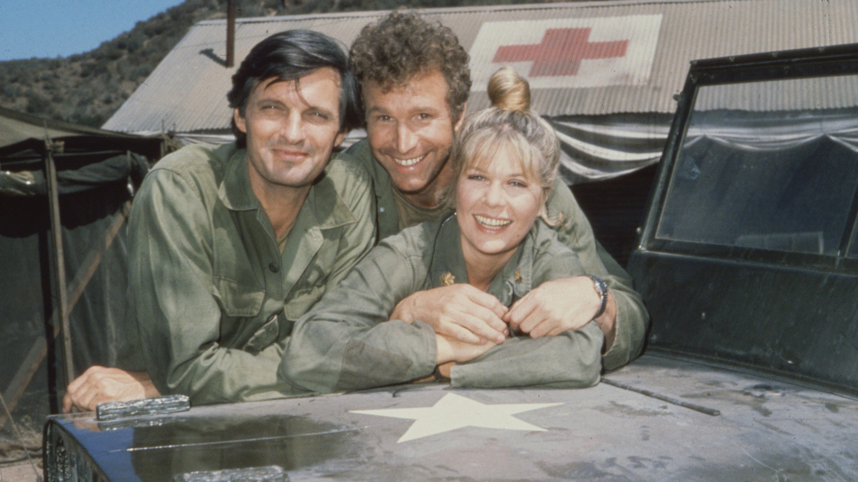 M A S H Loretta Swit Alan Alda 3000x1687