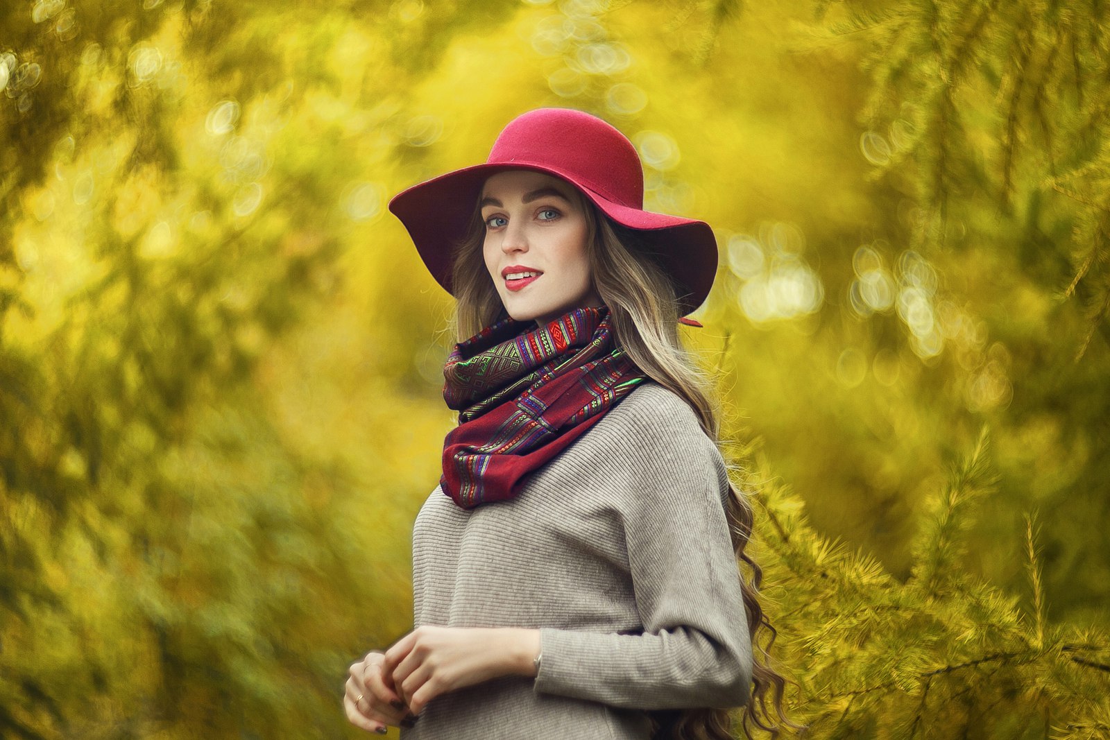 Nature Plants Hat Women Women Outdoors Maxim Makarov Model Smiling Red Hat Millinery Women With Hats 1600x1067