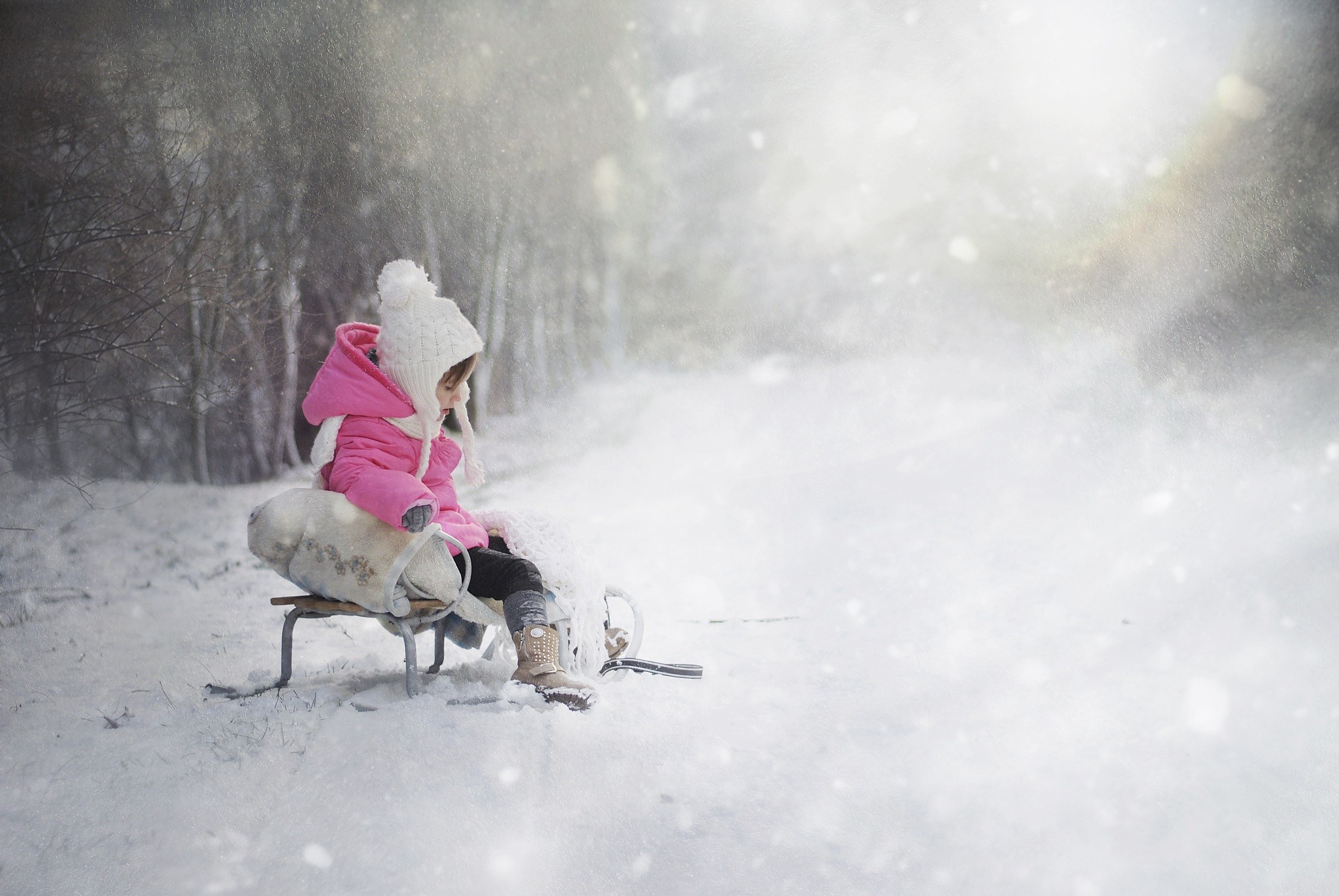Чем понравилась зима. Дети в снегу. Снежная Пурга для детей. Улица зимой Пурга. Девушка зимой.