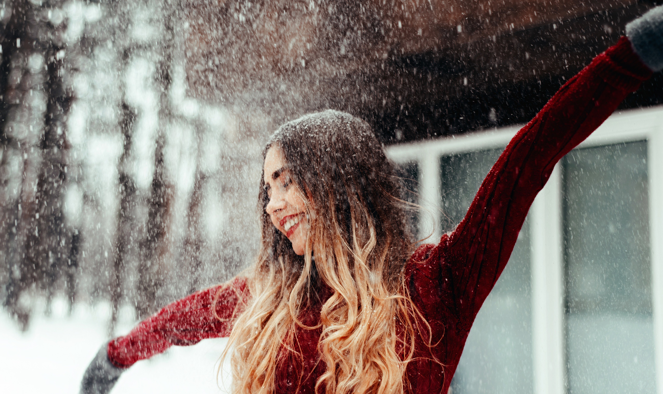 Smiling Women Model Winter Snow Happy Gloves Sweater Red Sweater Ombre Hair Happiness Emotions 2560x1524