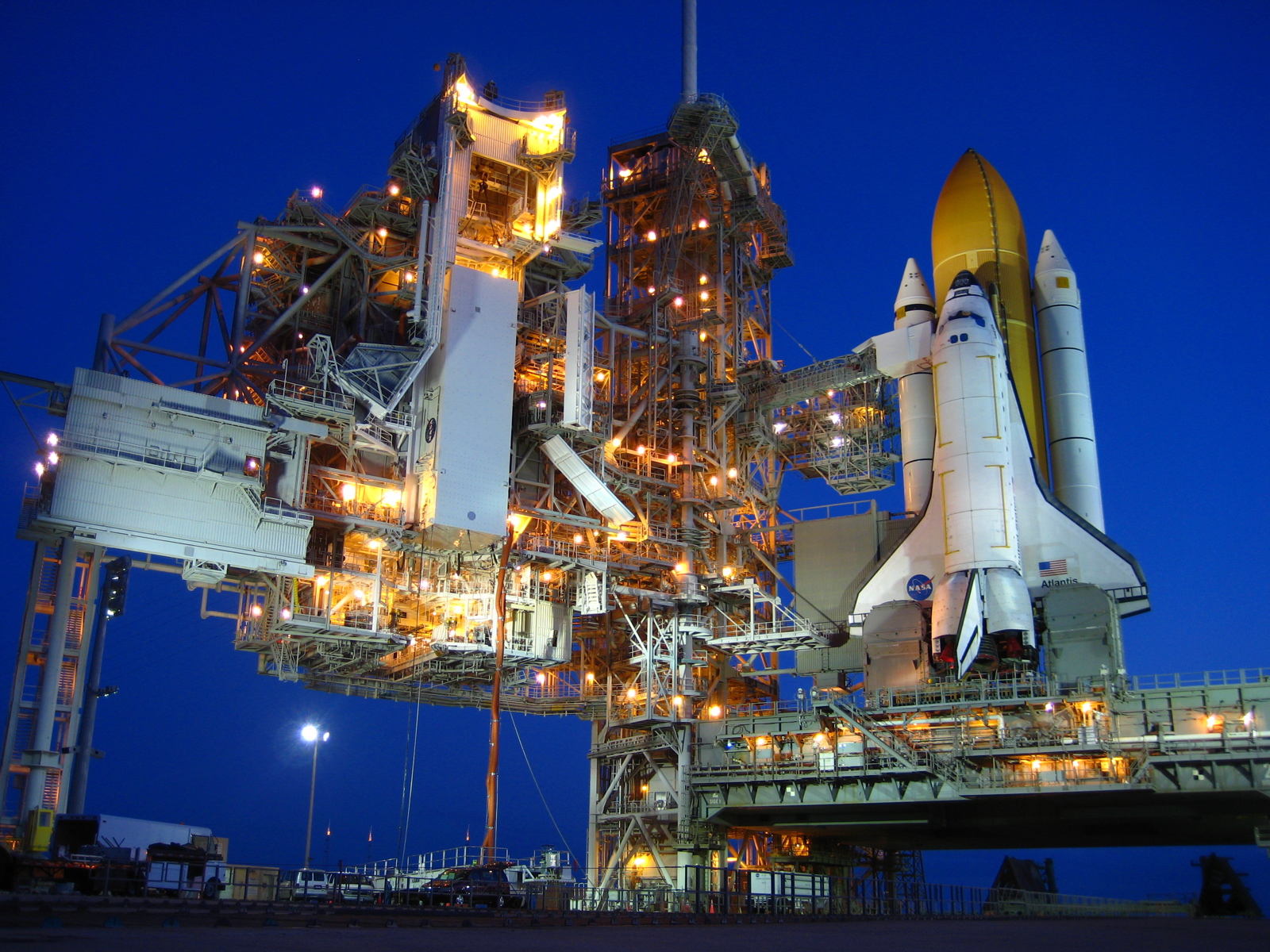 Vehicles Space Shuttle Atlantis 1600x1200