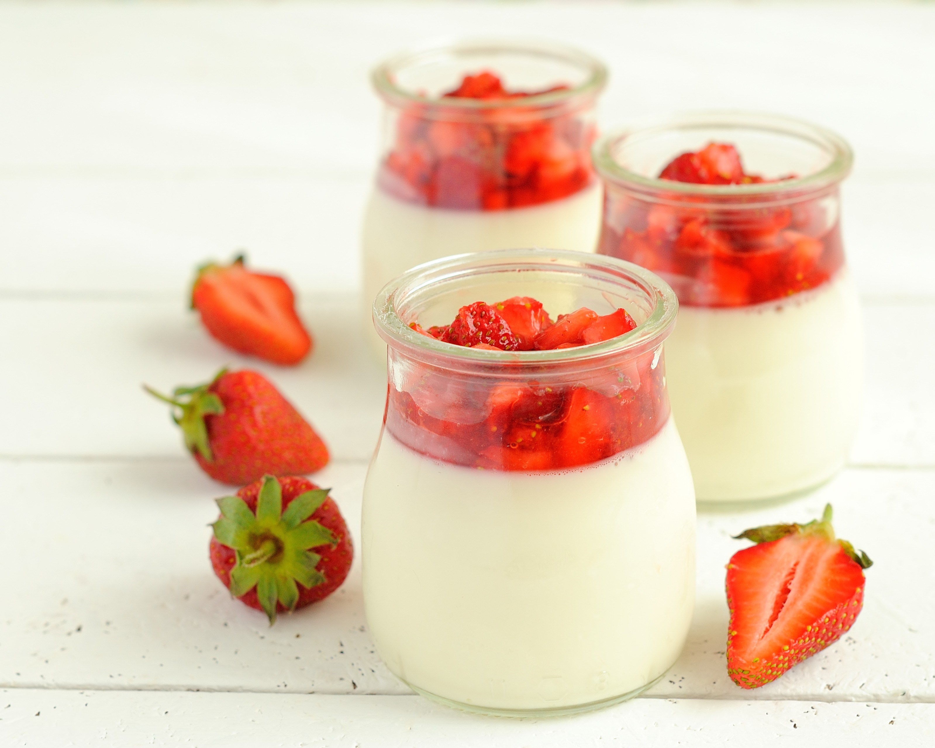 Yogurt Glass Strawberry Fruit 3198x2556