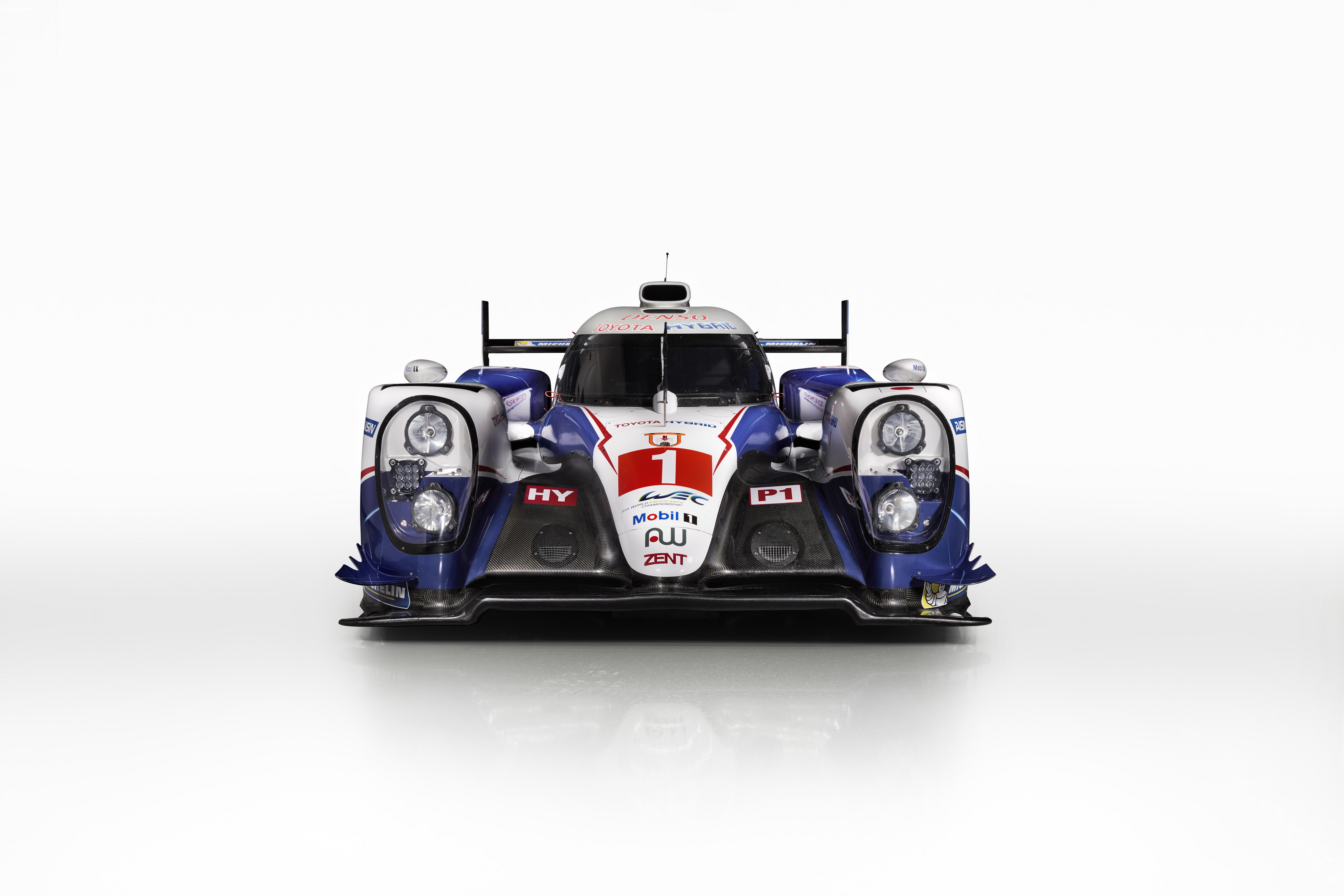 Toyota TS040 Hybrid Race Car 4096x2731