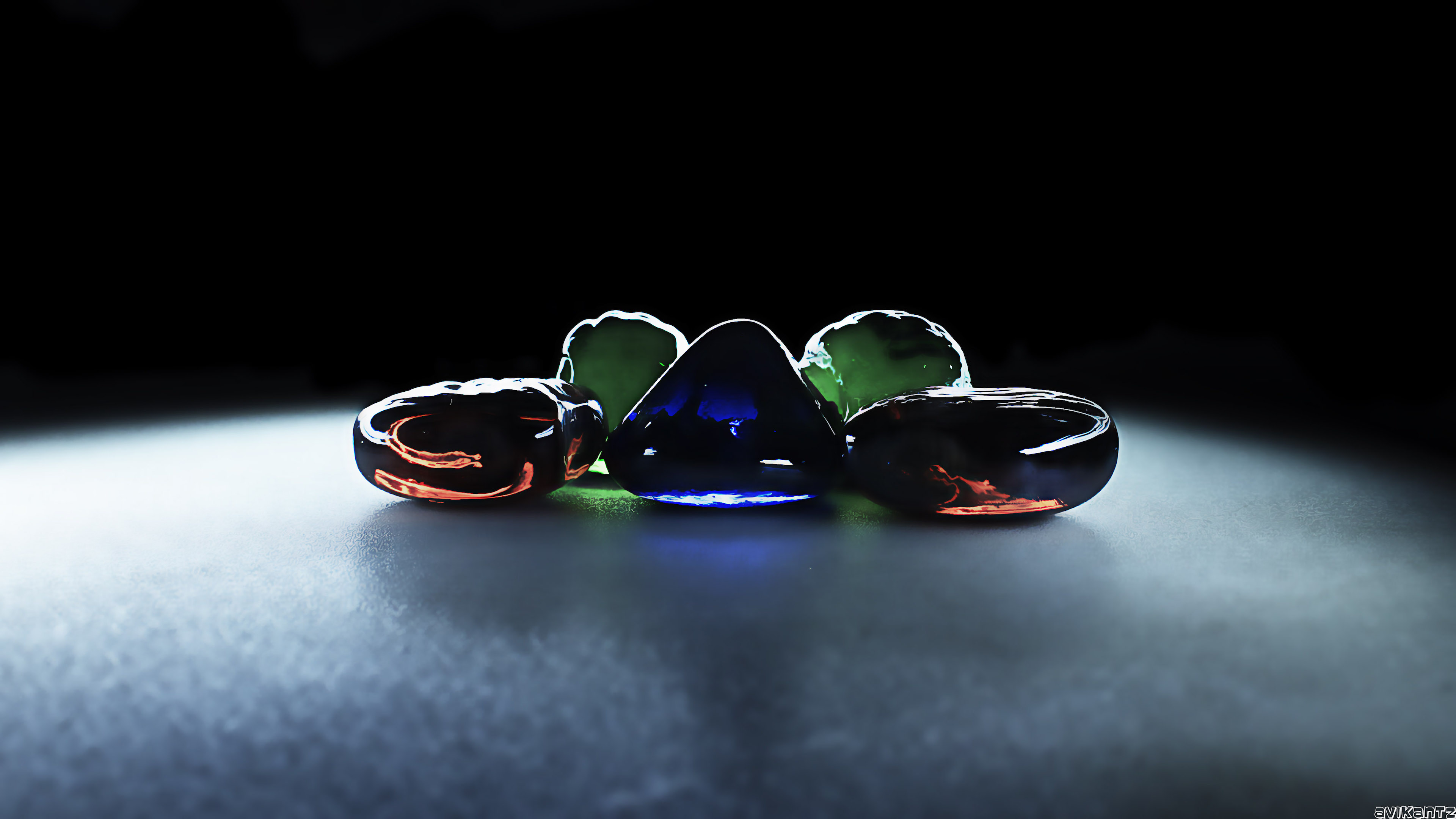 Amber Emerald Blue Pebbles Glass Light 3840x2160