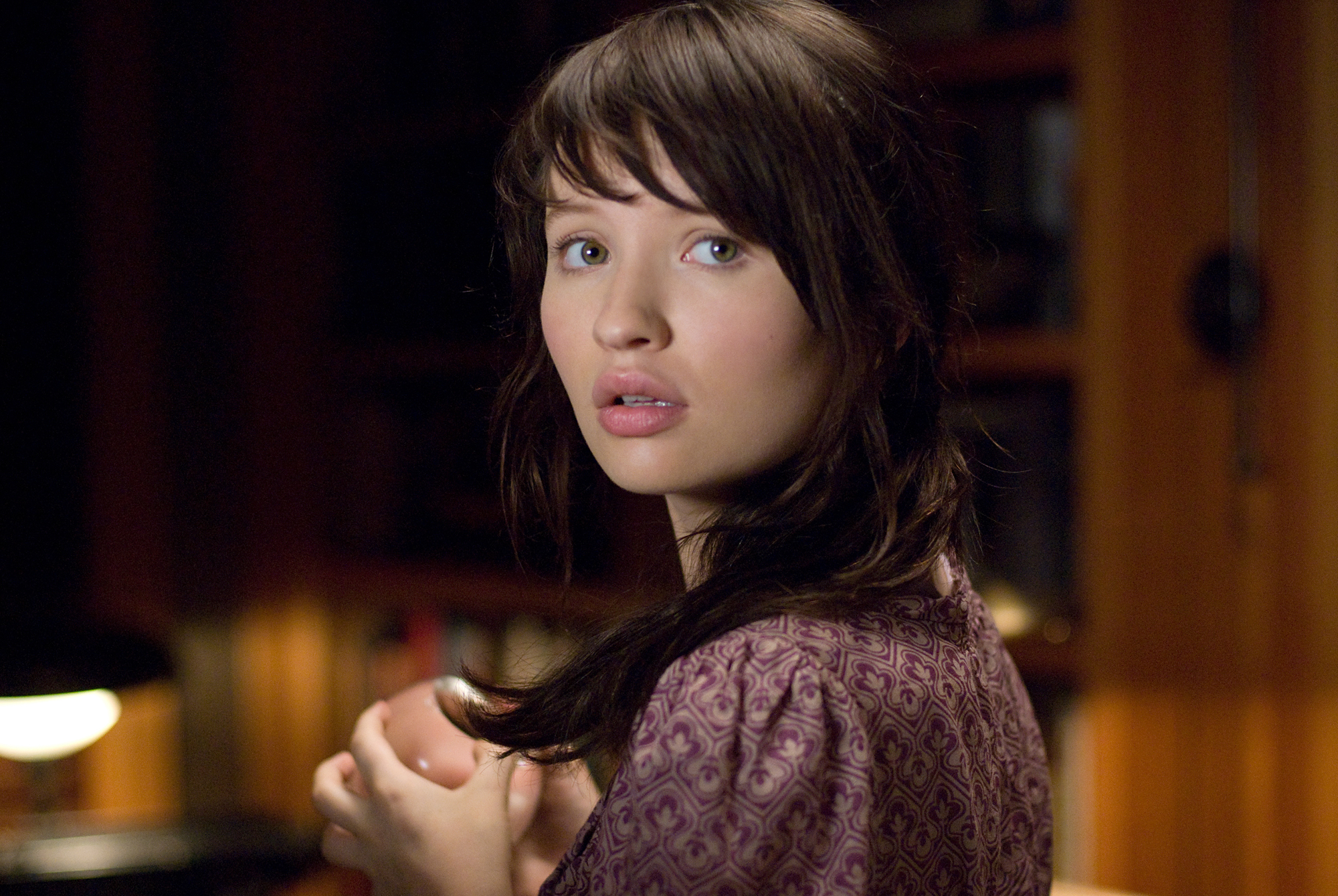 Emily Browning 2000x1339