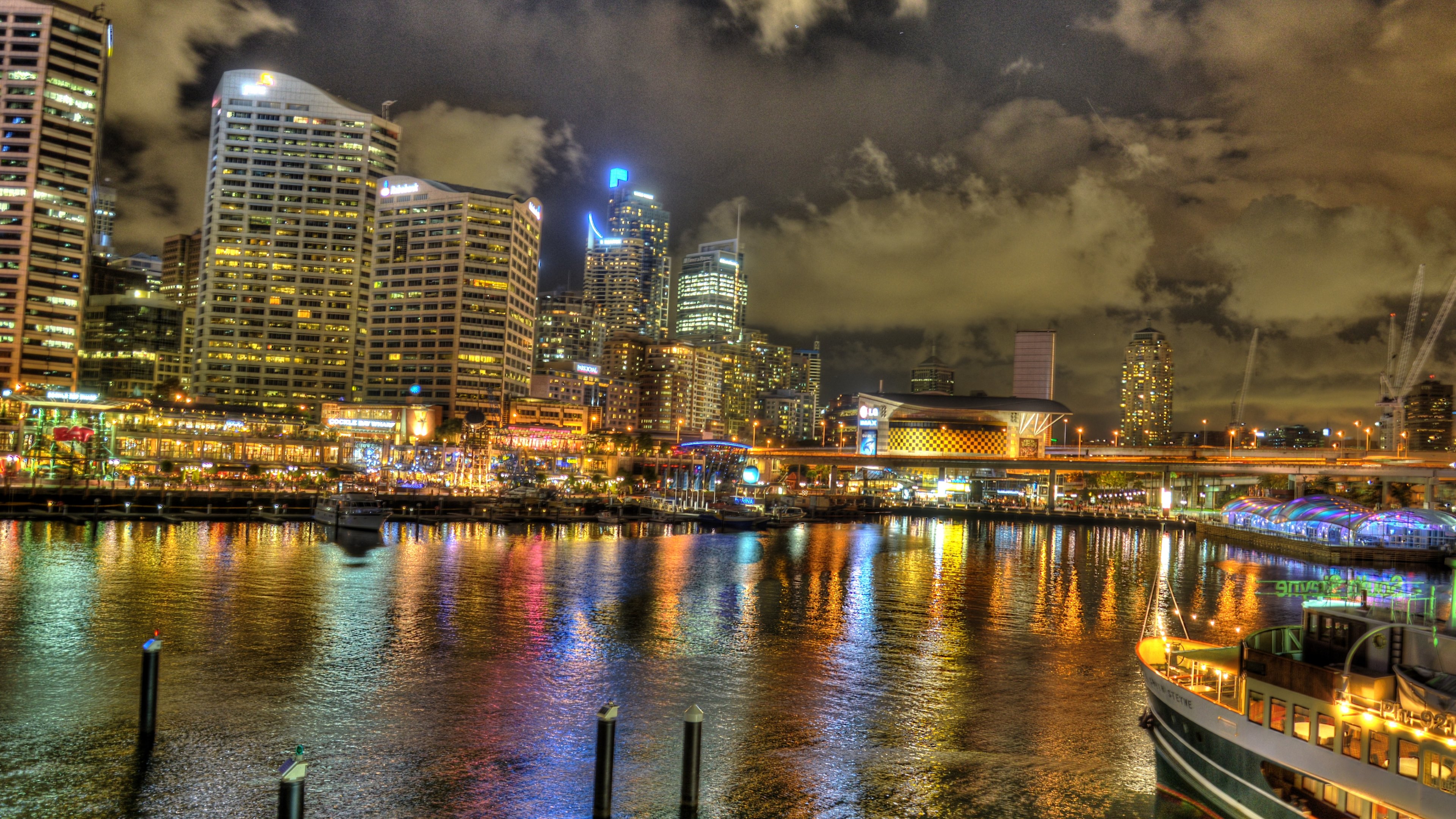 City Boat Light Reflection 3840x2160