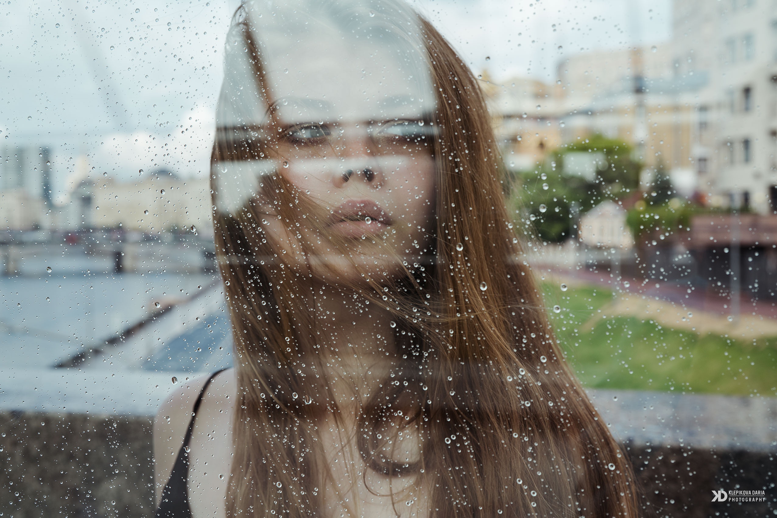 Window Glass Women Portrait Face Daria Klepikova Brunette Long Hair Water Drops Hair Blowing In The  2552x1702