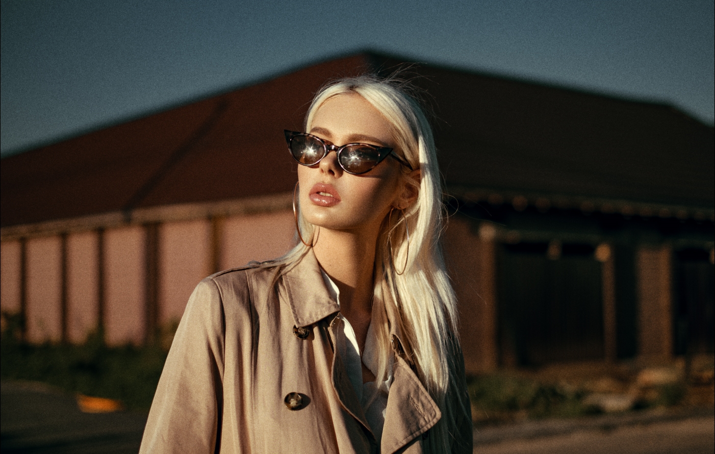 Ilya Varivchenko Women Model Blonde Women Outdoors Sunglasses Trench Coat 1402x890