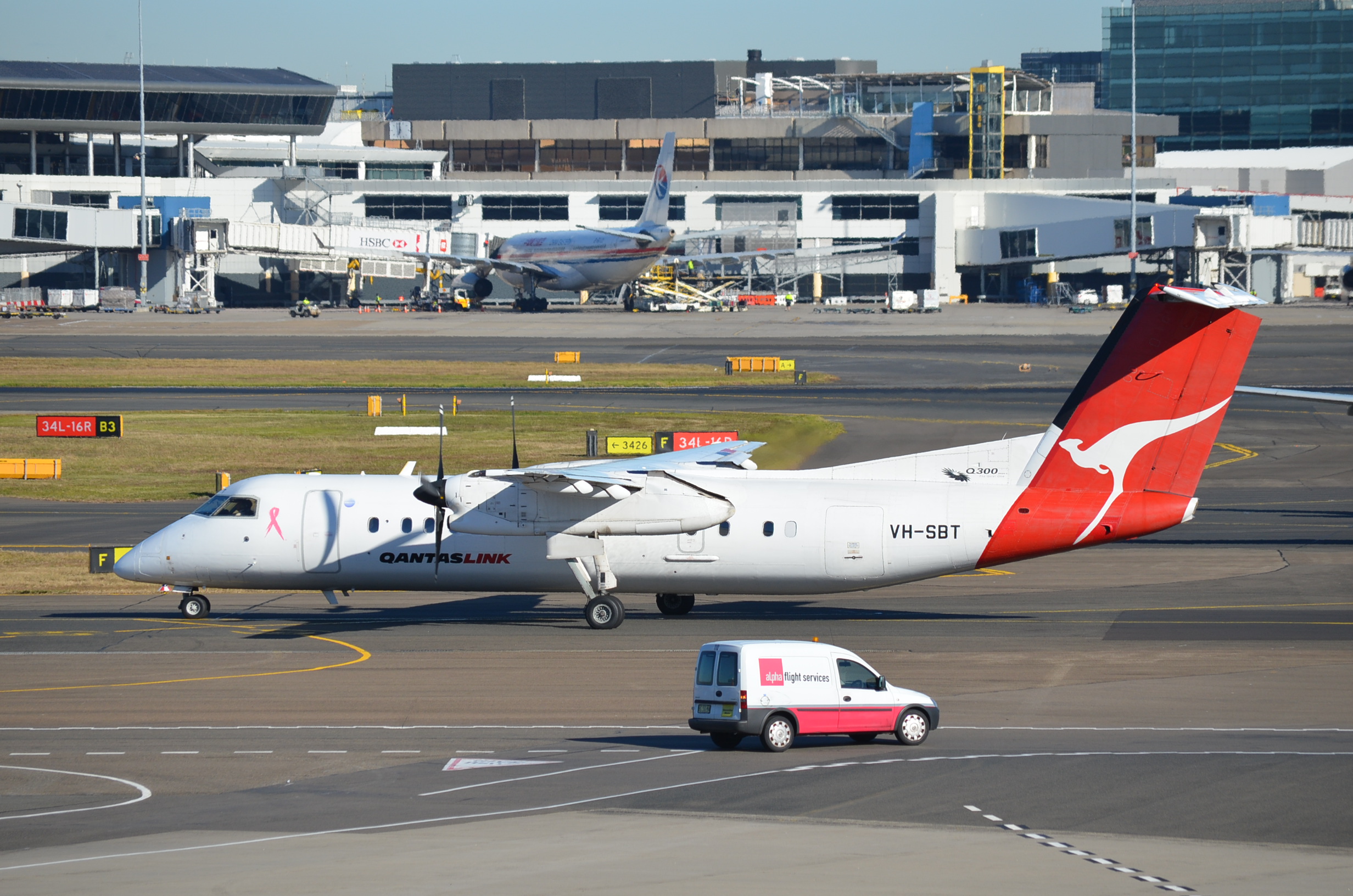 Aircraft Airport Bombardier Qantas Sydney Qantaslink Airplane 2464x1632