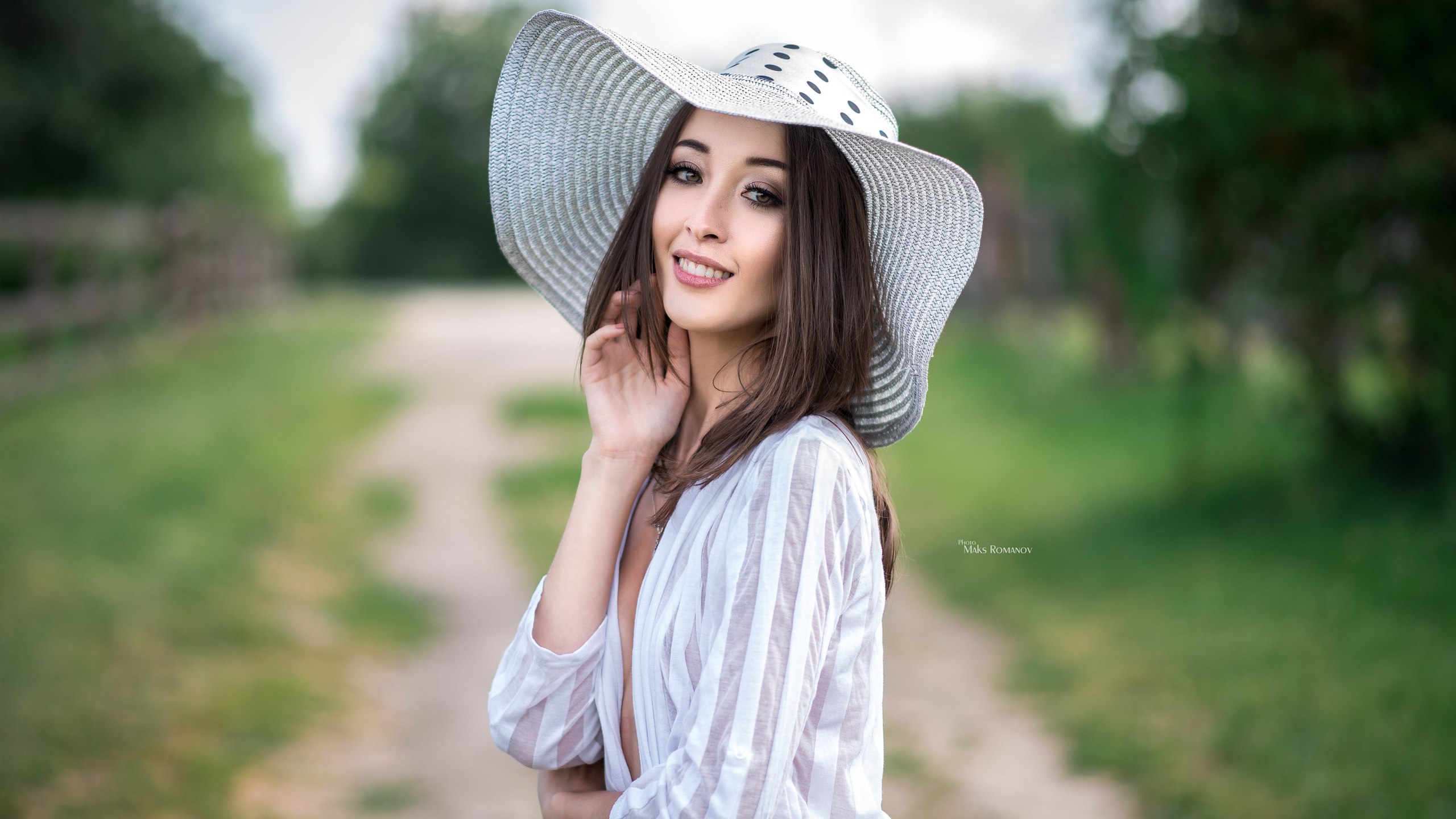 Women Hat Portrait Maksim Romanov Depth Of Field Smiling Women Outdoors Millinery Arina White Hat 2560x1440