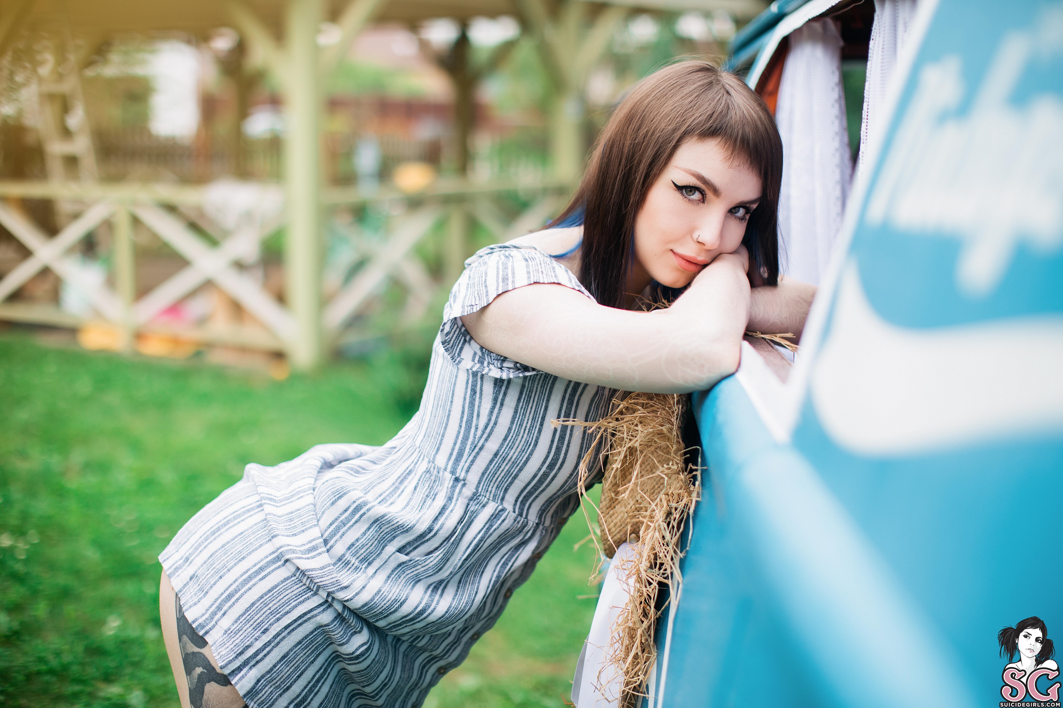 Women Model Brunette Looking At Viewer Eyeliner Makeup Dyed Hair Nose Rings Smiling Dress Side View  3600x2400