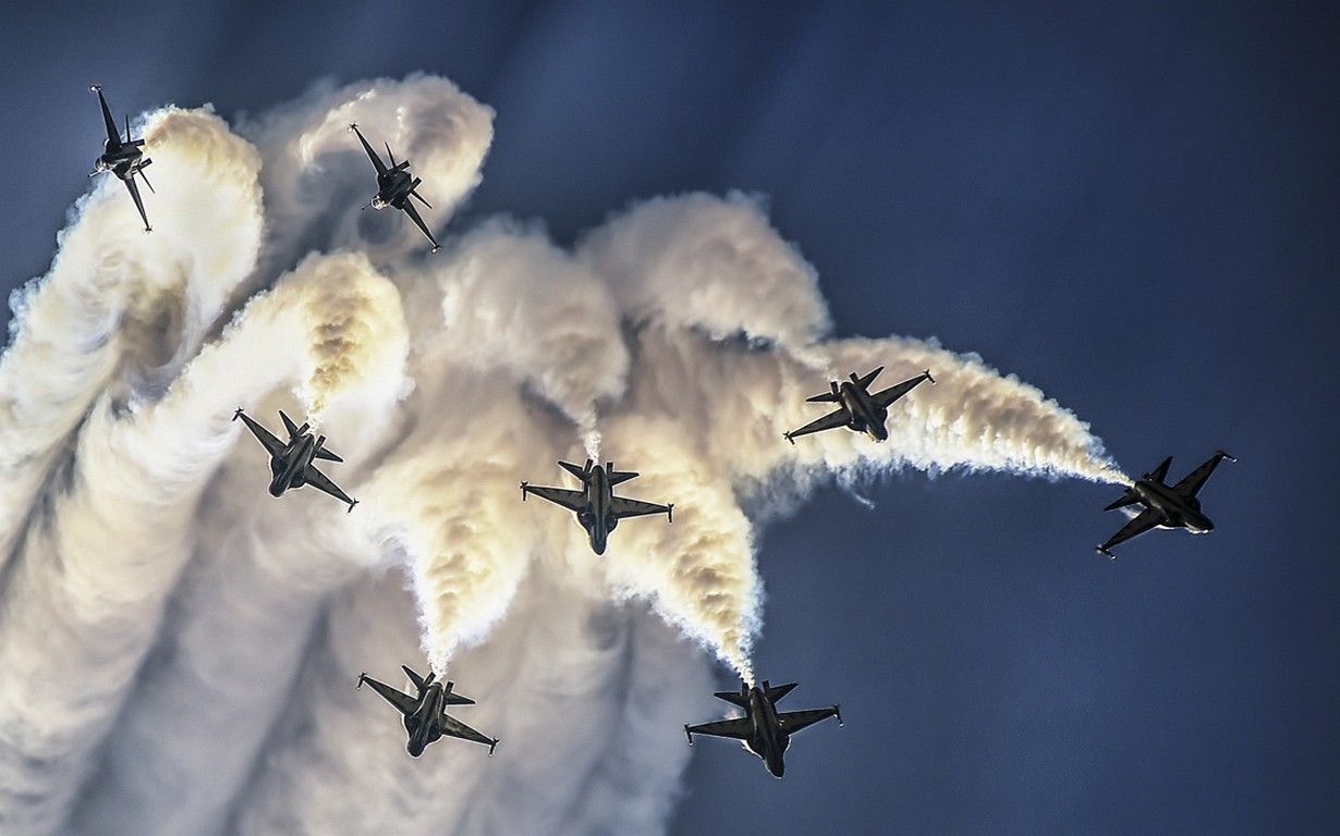 Landscape Air Force Festivals Airplane Smoke Blue White Stunts Technology Space Thunderbirds 1230x768