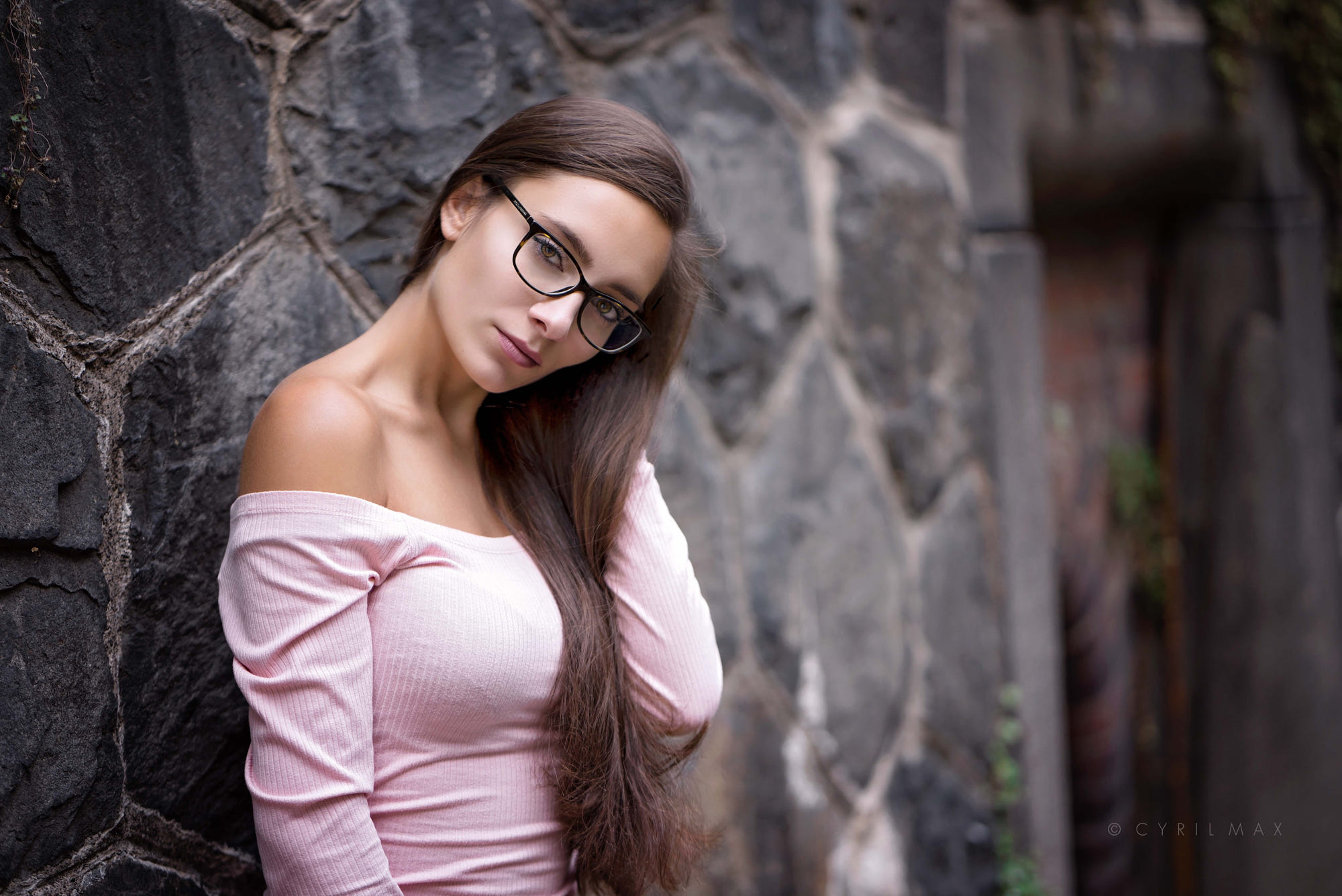 Women Women Outdoors Bare Shoulders Portrait Women With Glasses Face Brown Eyes Long Hair Tanned 1583