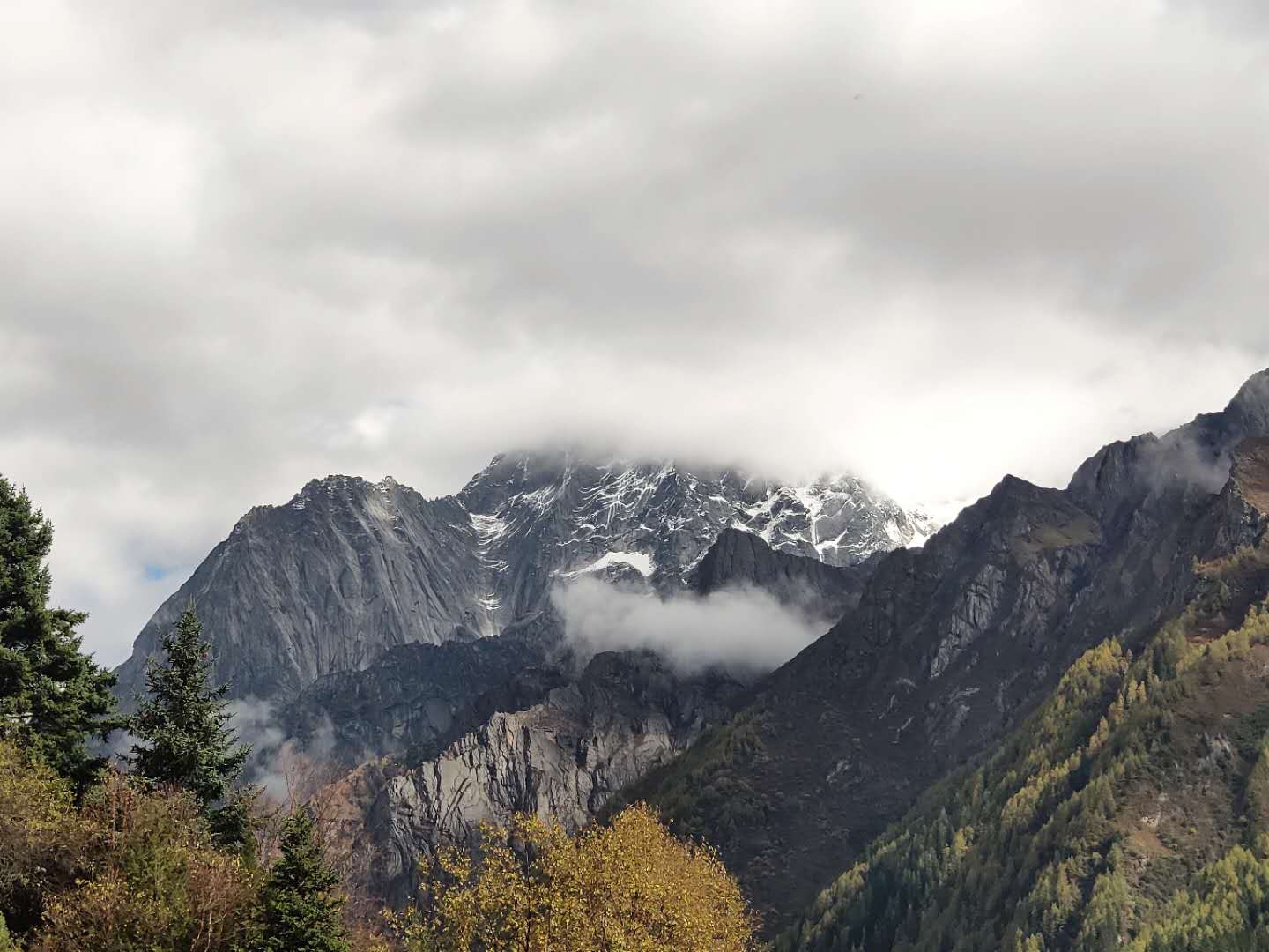 Mountains White Mountains Trees Clouds Overcast 1440x1080